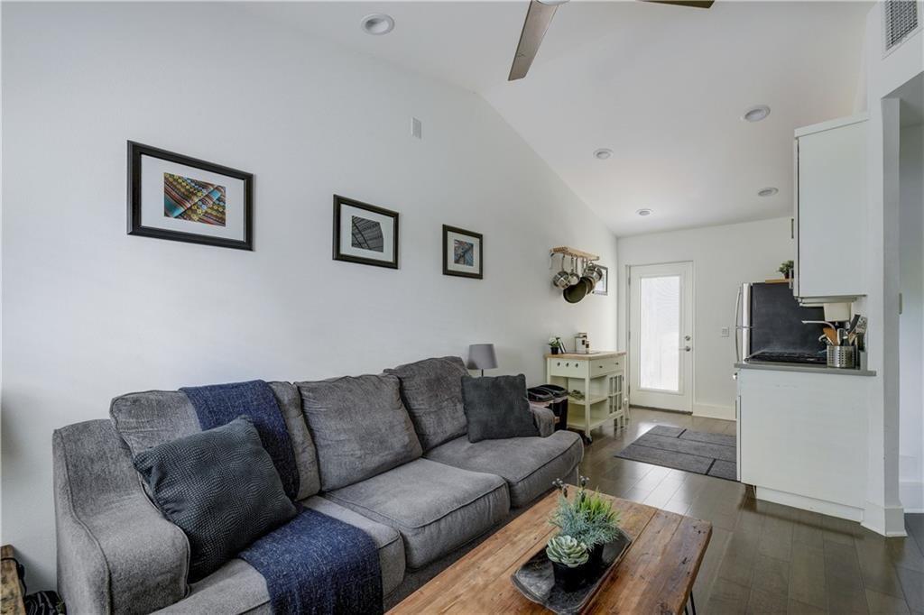 1126 1/2 Chicon St #2 Property Photo 2