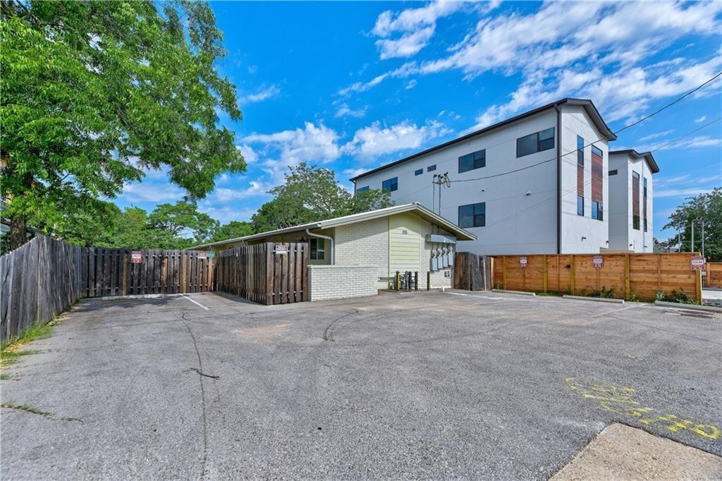 1126 1/2 Chicon St #2 Property Photo 3