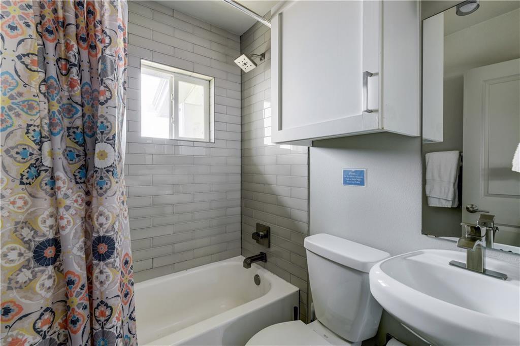1126 1/2 Chicon St #2 Property Photo 8