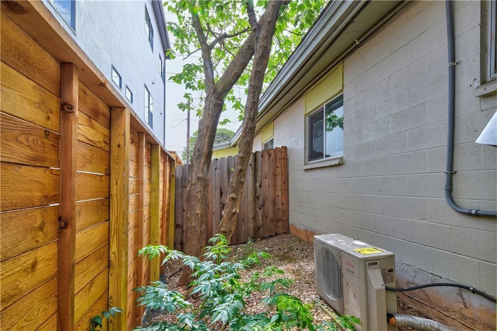 1126 1/2 Chicon St #2 Property Photo 9