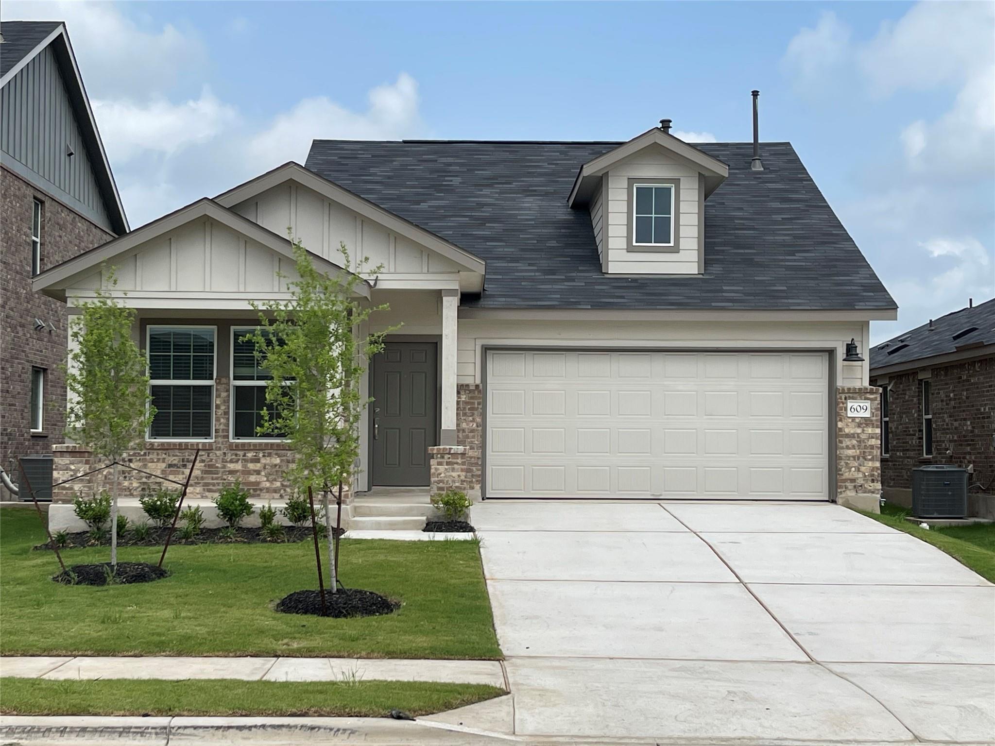 609 Avre Loop Property Photo 1