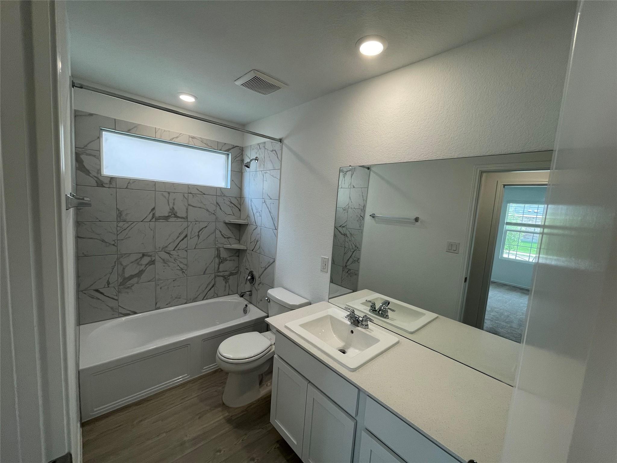 609 Avre Loop Property Photo 3