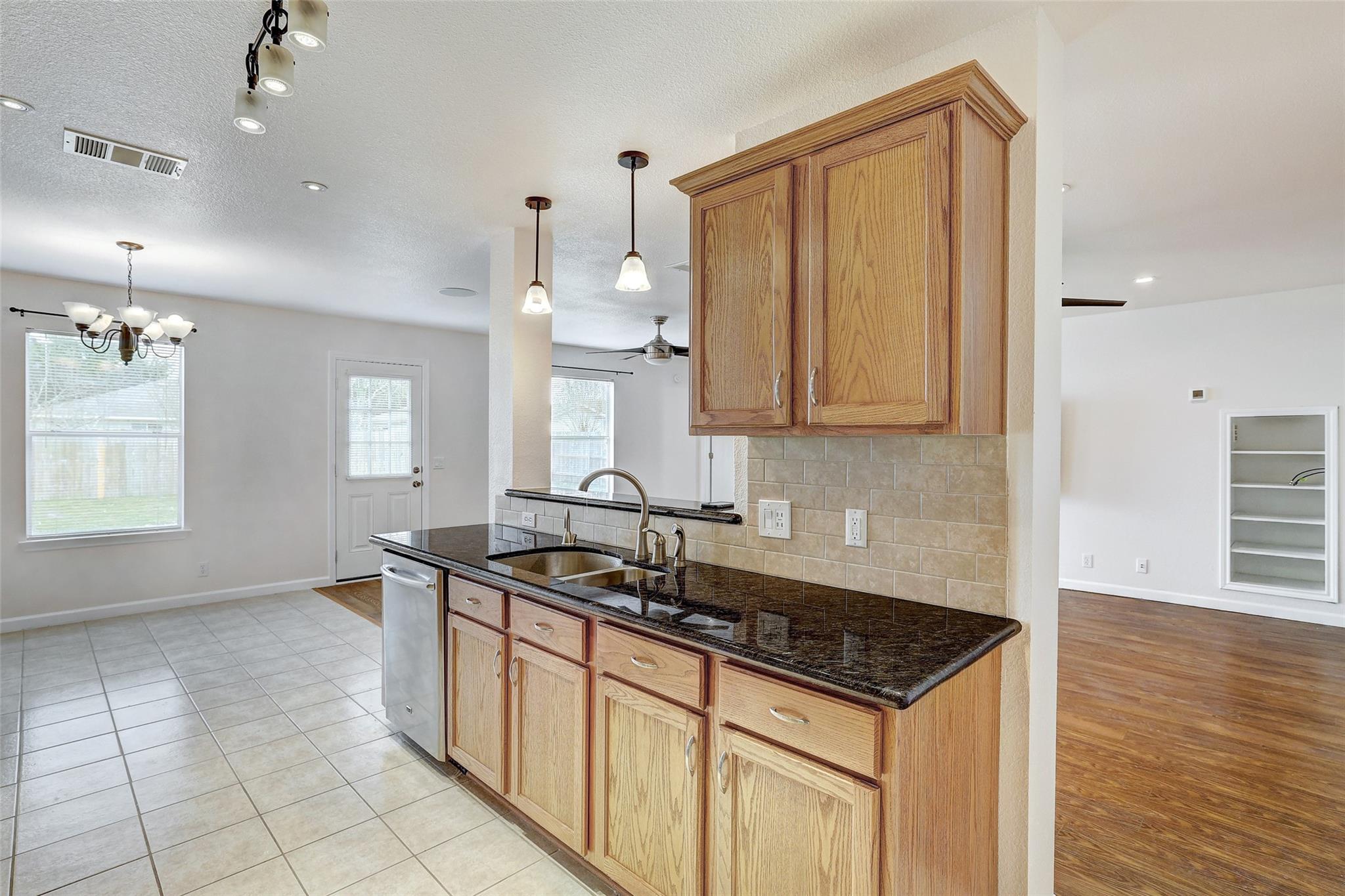 5006 Daymon Ct Property Photo 10