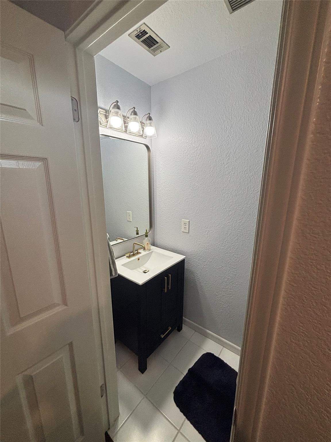 1200 Tetbury Ln Property Photo 7