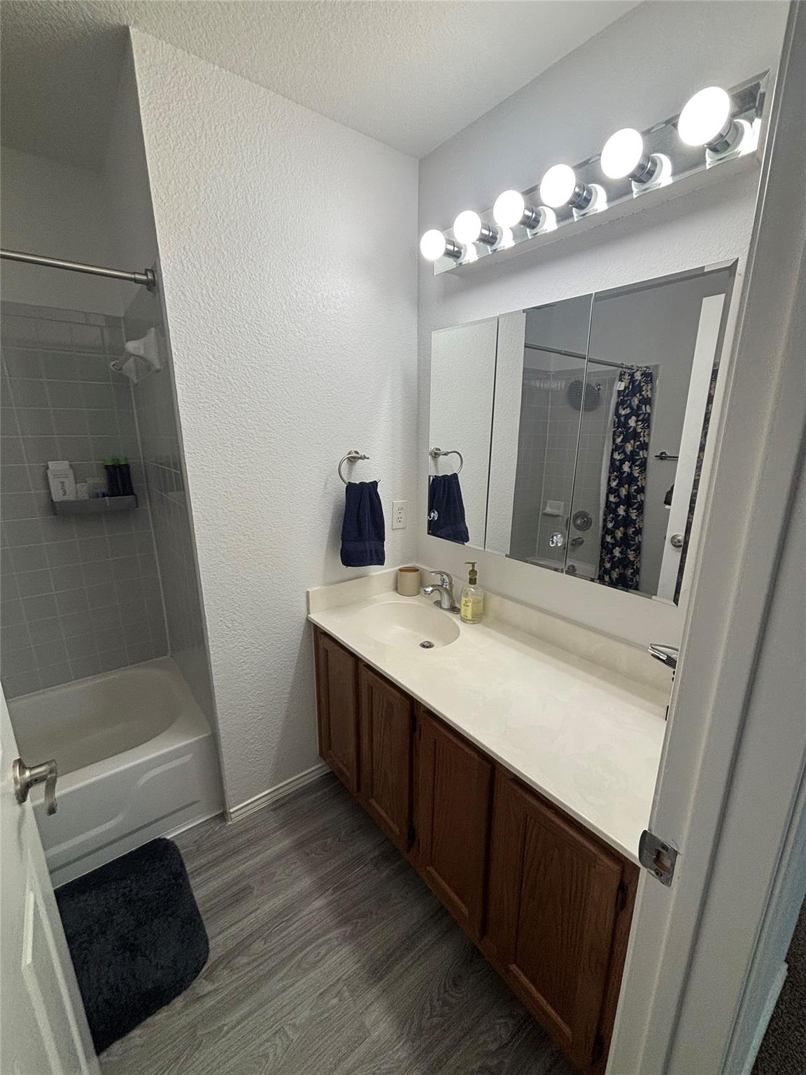 1200 Tetbury Ln Property Photo 20