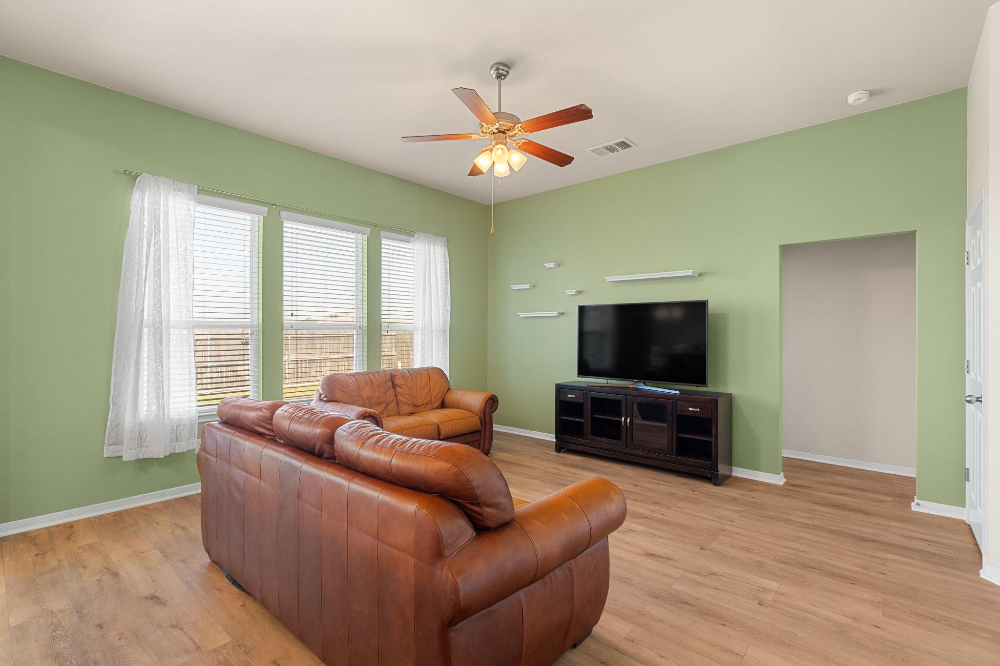 428 Parkfield Ln Property Photo 7