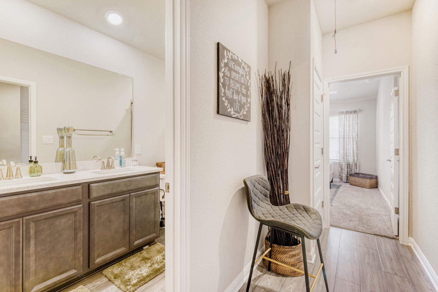 1005 Main St Property Photo 6