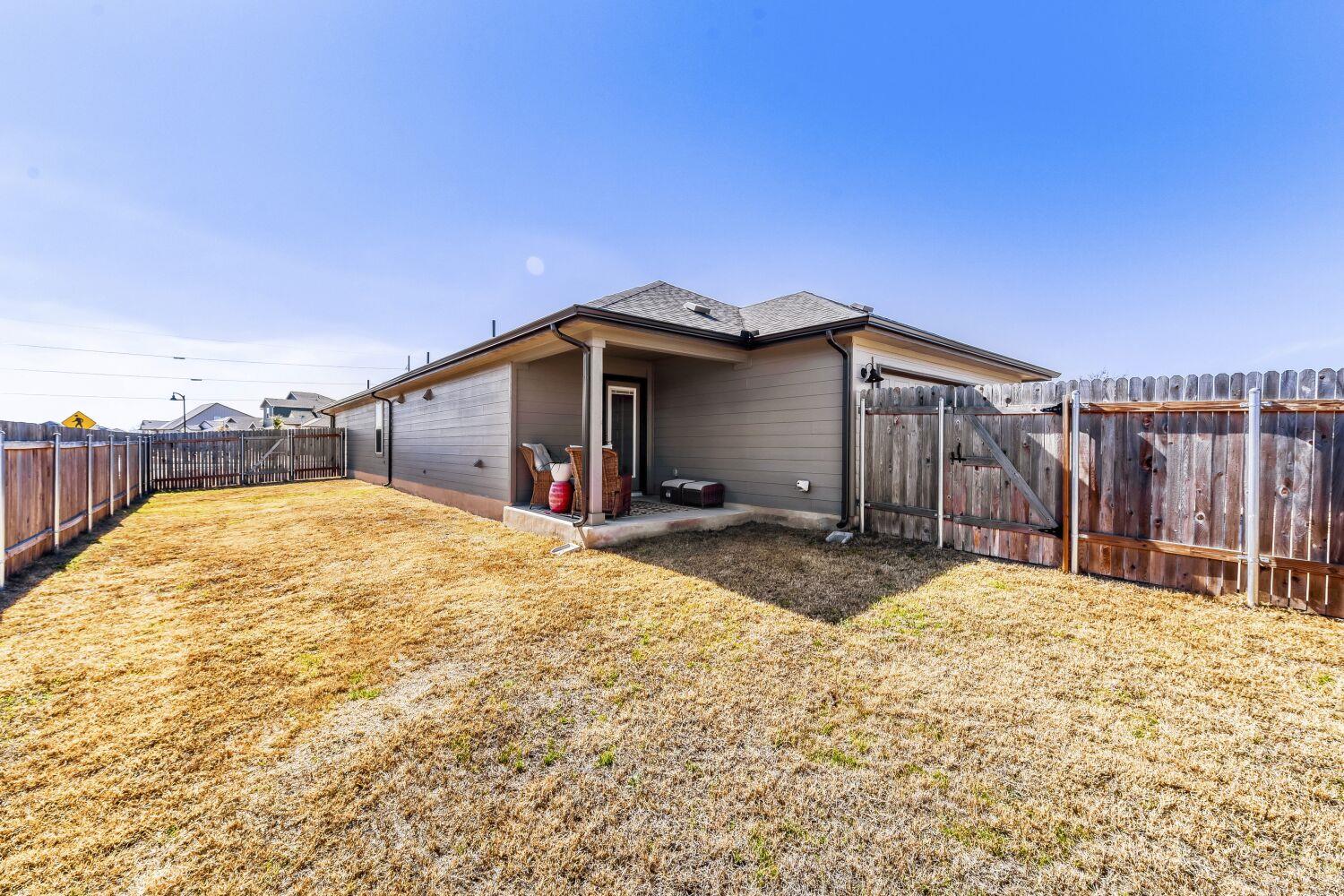 1005 Main St Property Photo 25