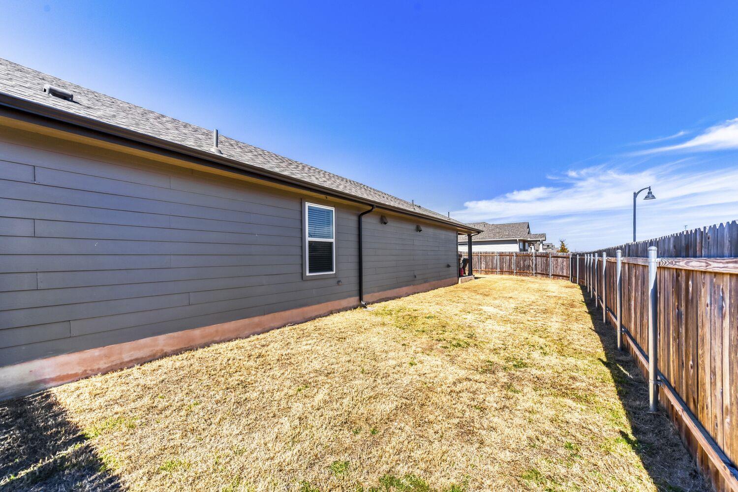 1005 Main St Property Photo 27