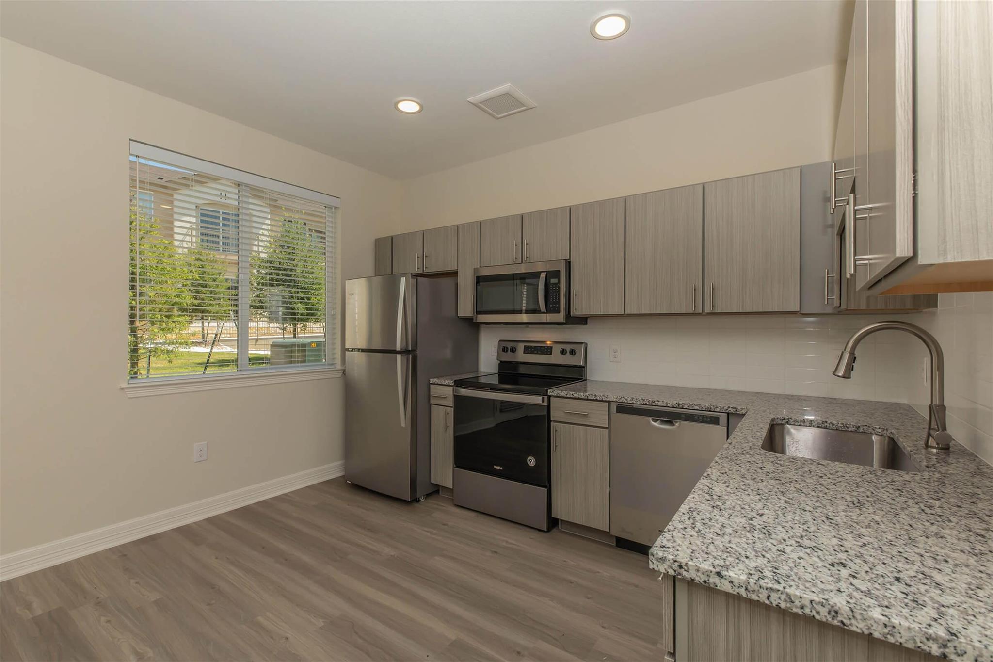 1201 W Whitestone Blvd Blvd #k-203 Property Photo 2