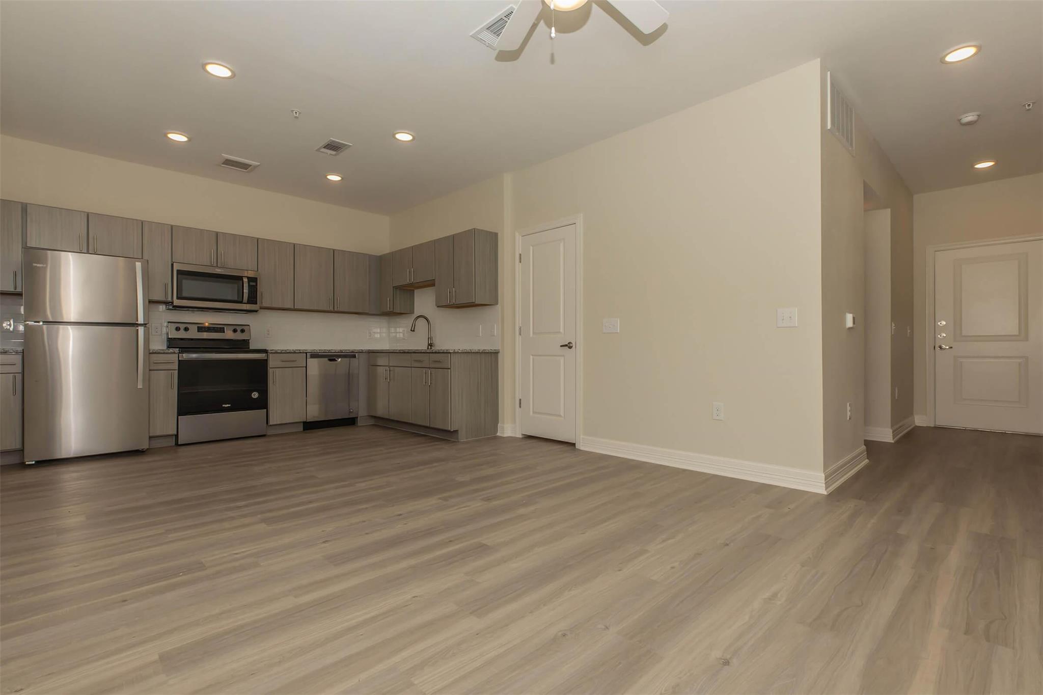 1201 W Whitestone Blvd Blvd #k-203 Property Photo 3