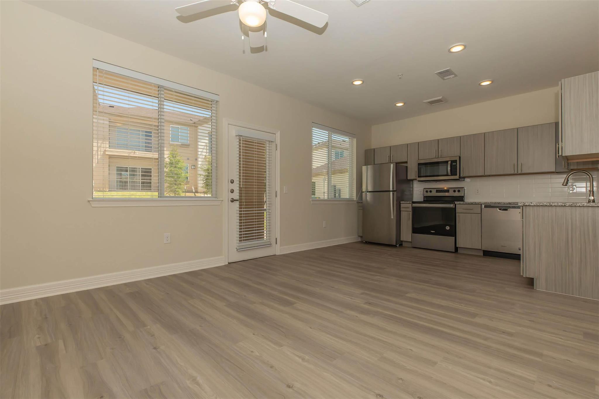 1201 W Whitestone Blvd Blvd #k-203 Property Photo 4