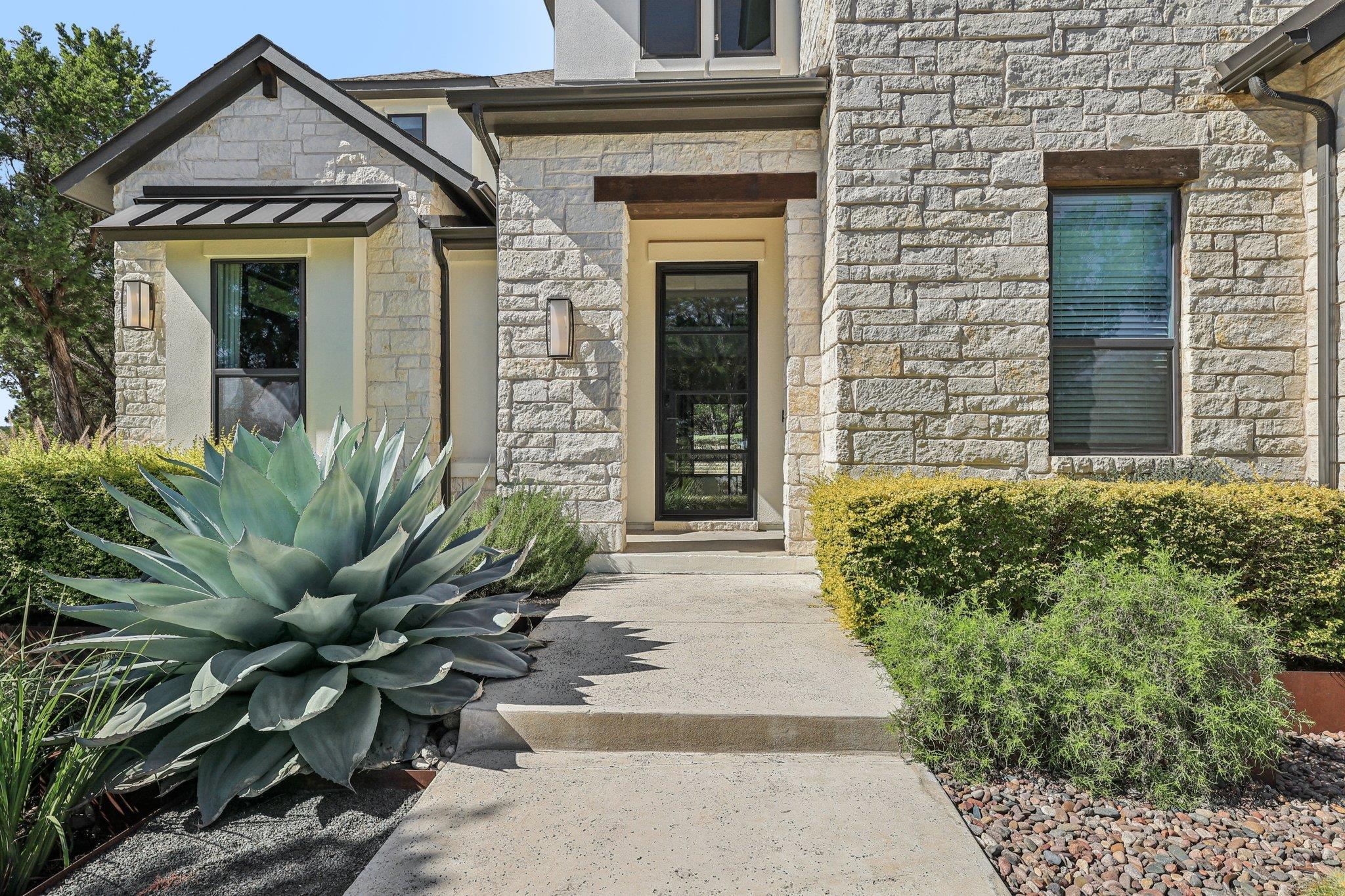 19316 Splendor Ct Property Photo 3