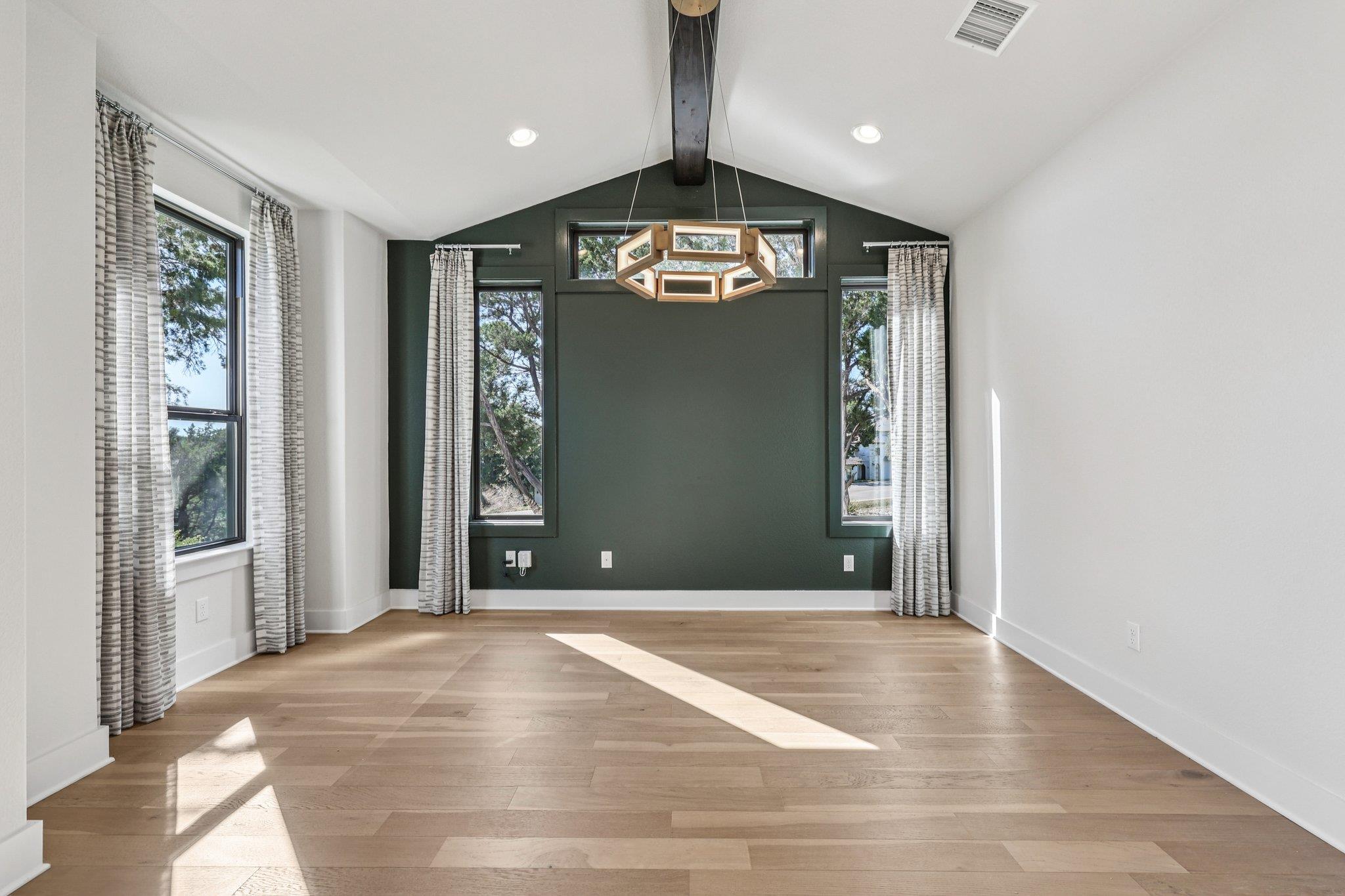 19316 Splendor Ct Property Photo 5