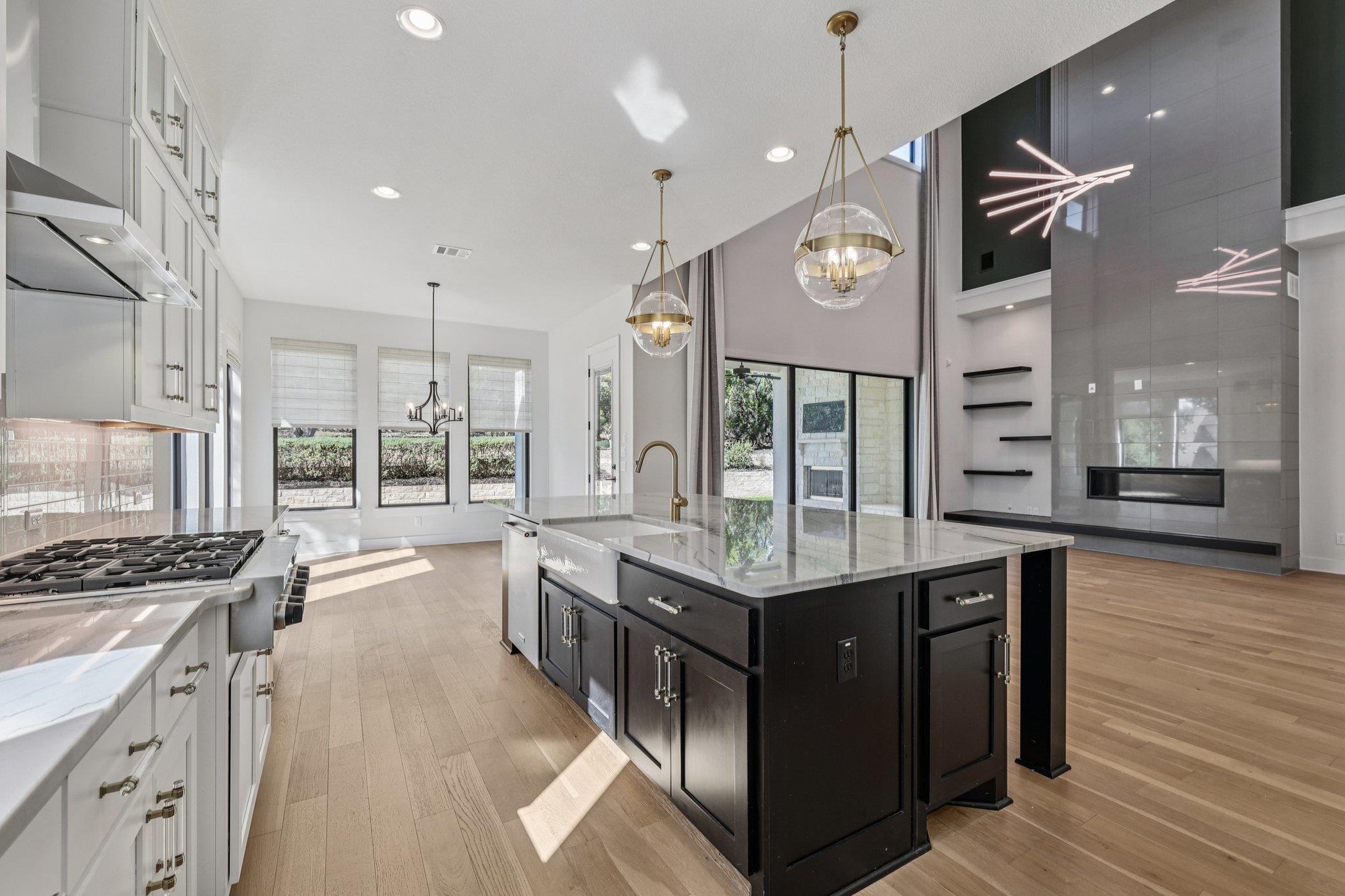 19316 Splendor Ct Property Photo 9