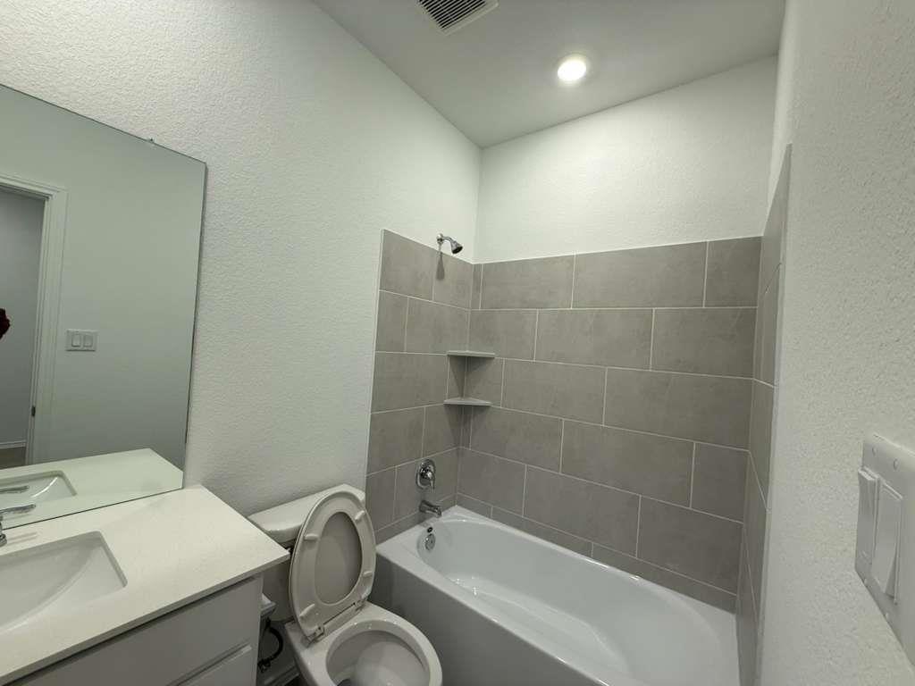 17704 Sage Thrasher Dr Property Photo 6