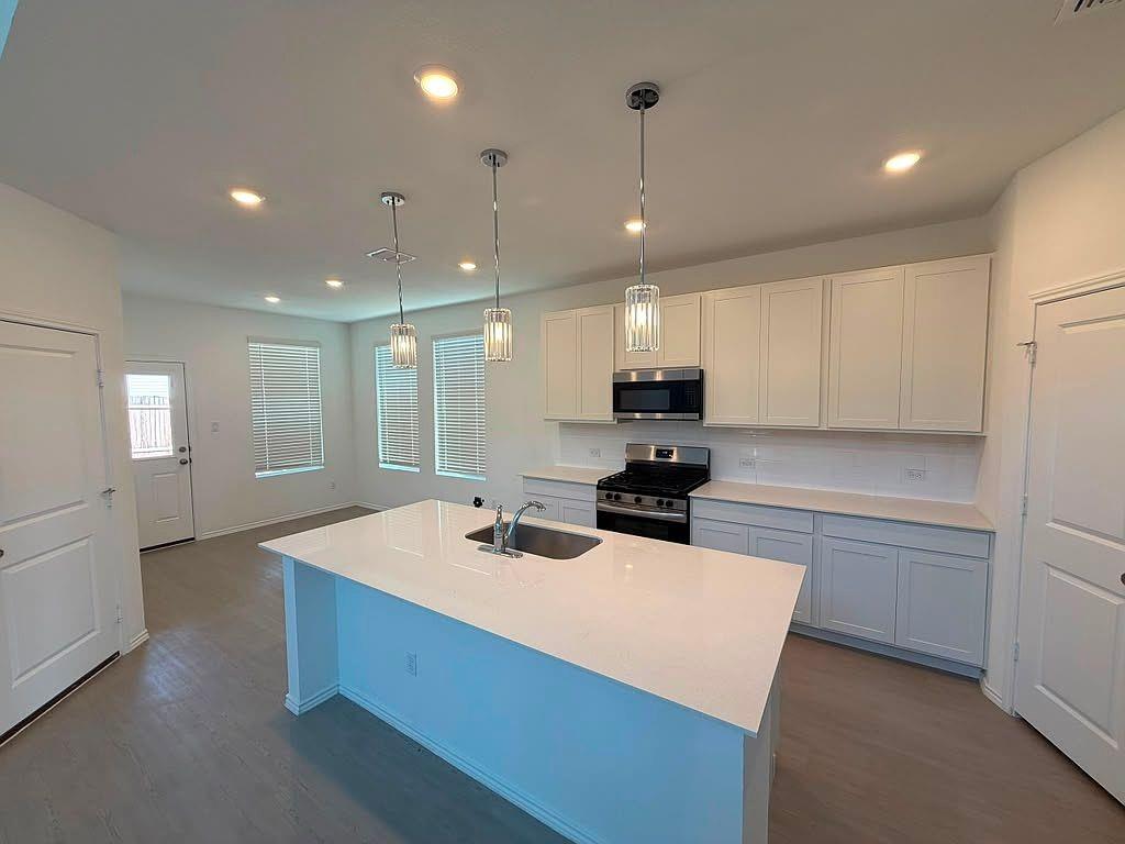 17704 Sage Thrasher Dr Property Photo 6