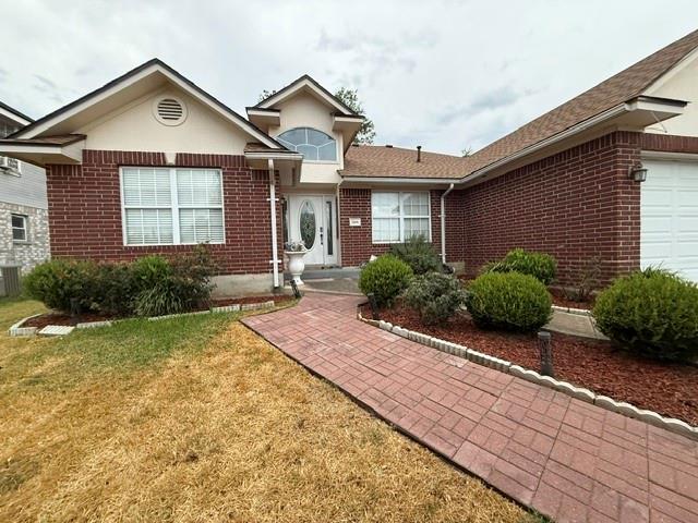 2106 Surrey Dr Property Photo 1