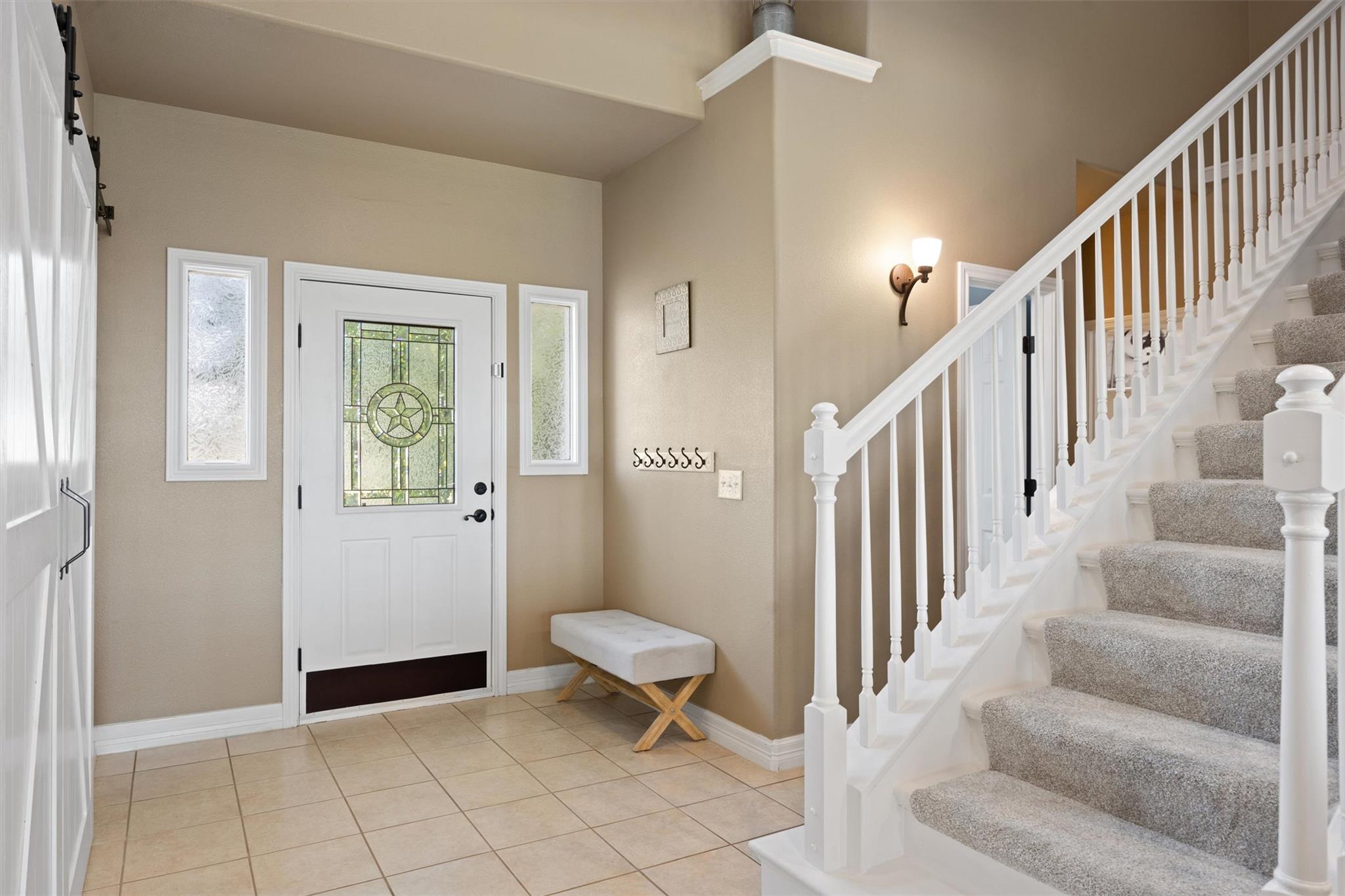 208 Dawn Dr Property Photo 3