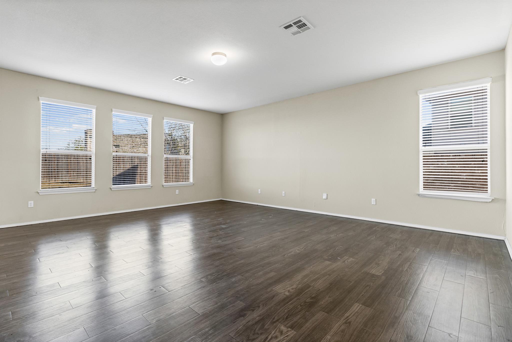 5905 Adair Dr Property Photo 4