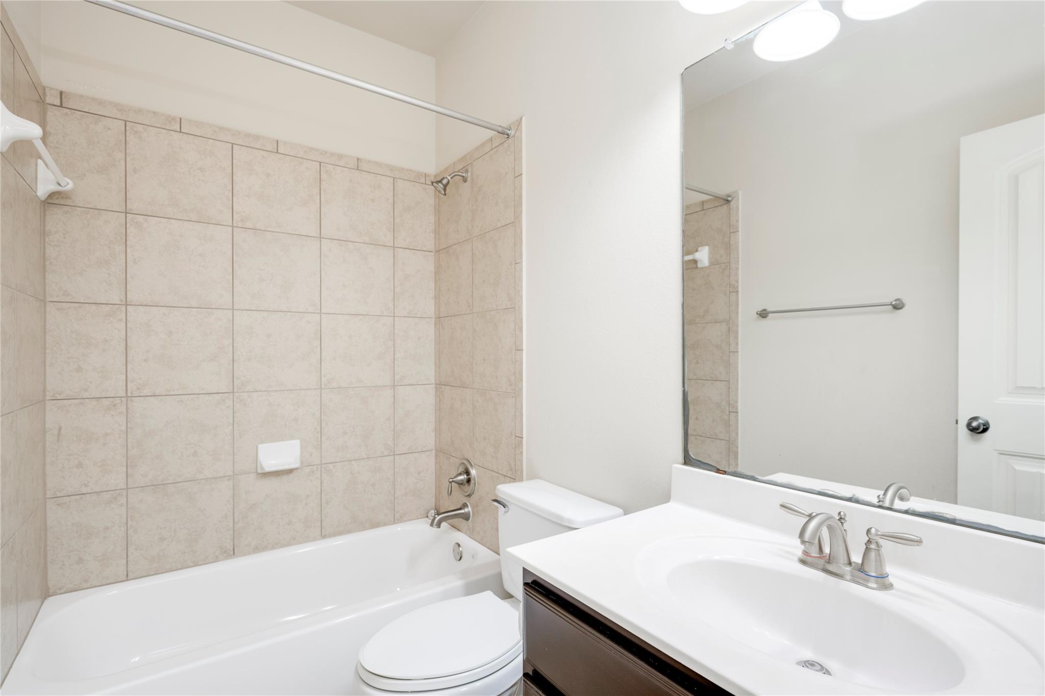 4211 Oldenburg Ln Property Photo 17