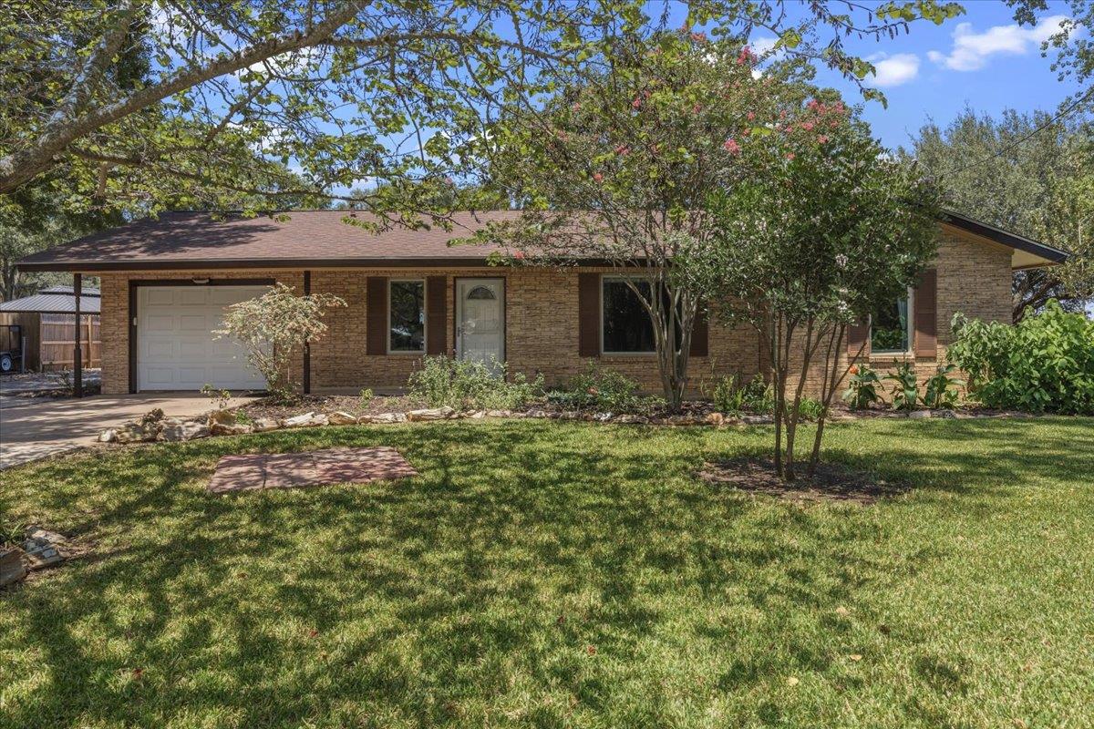 1415 Ne Whitehead St Property Photo 1