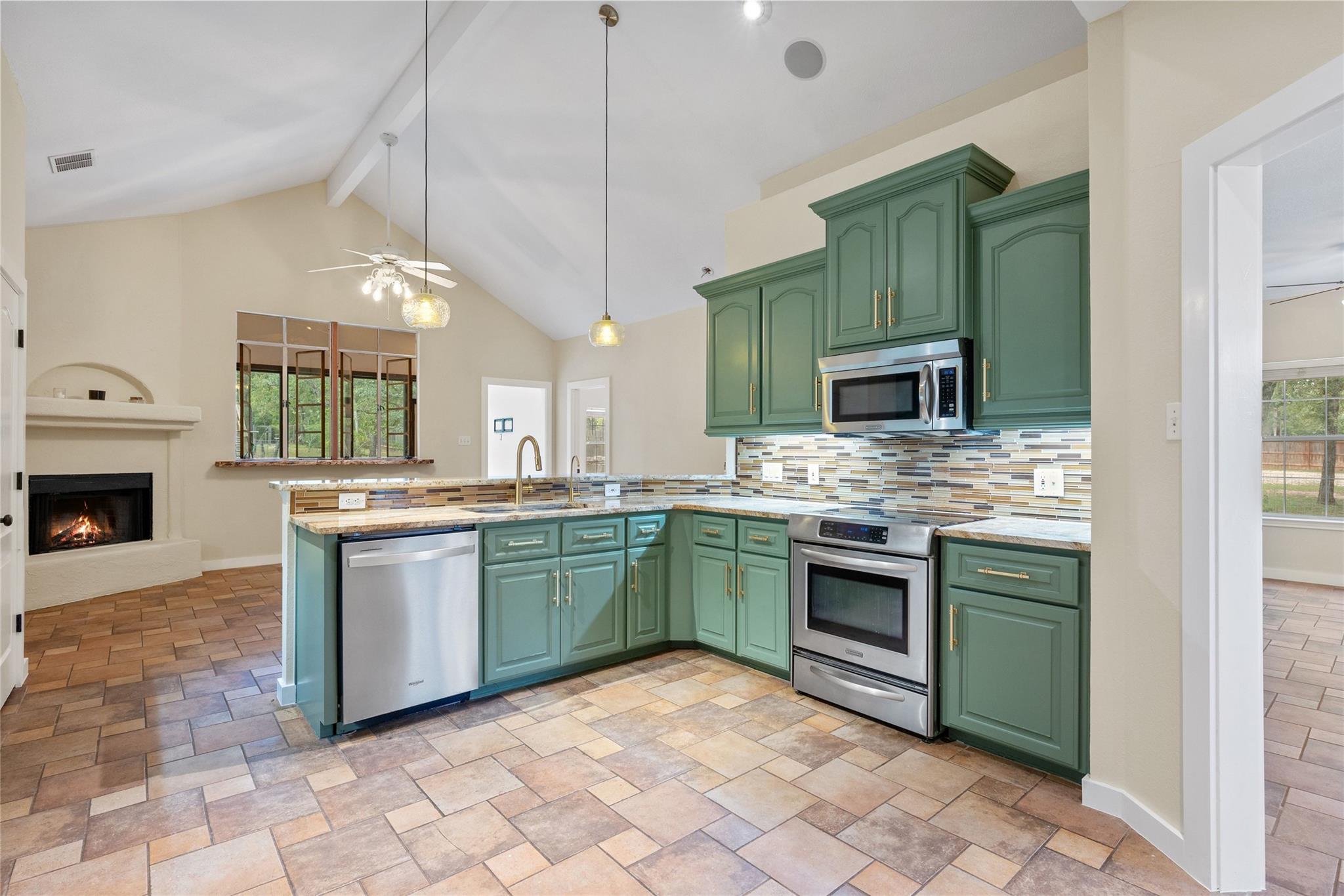 275 W Oak Loop Property Photo 4