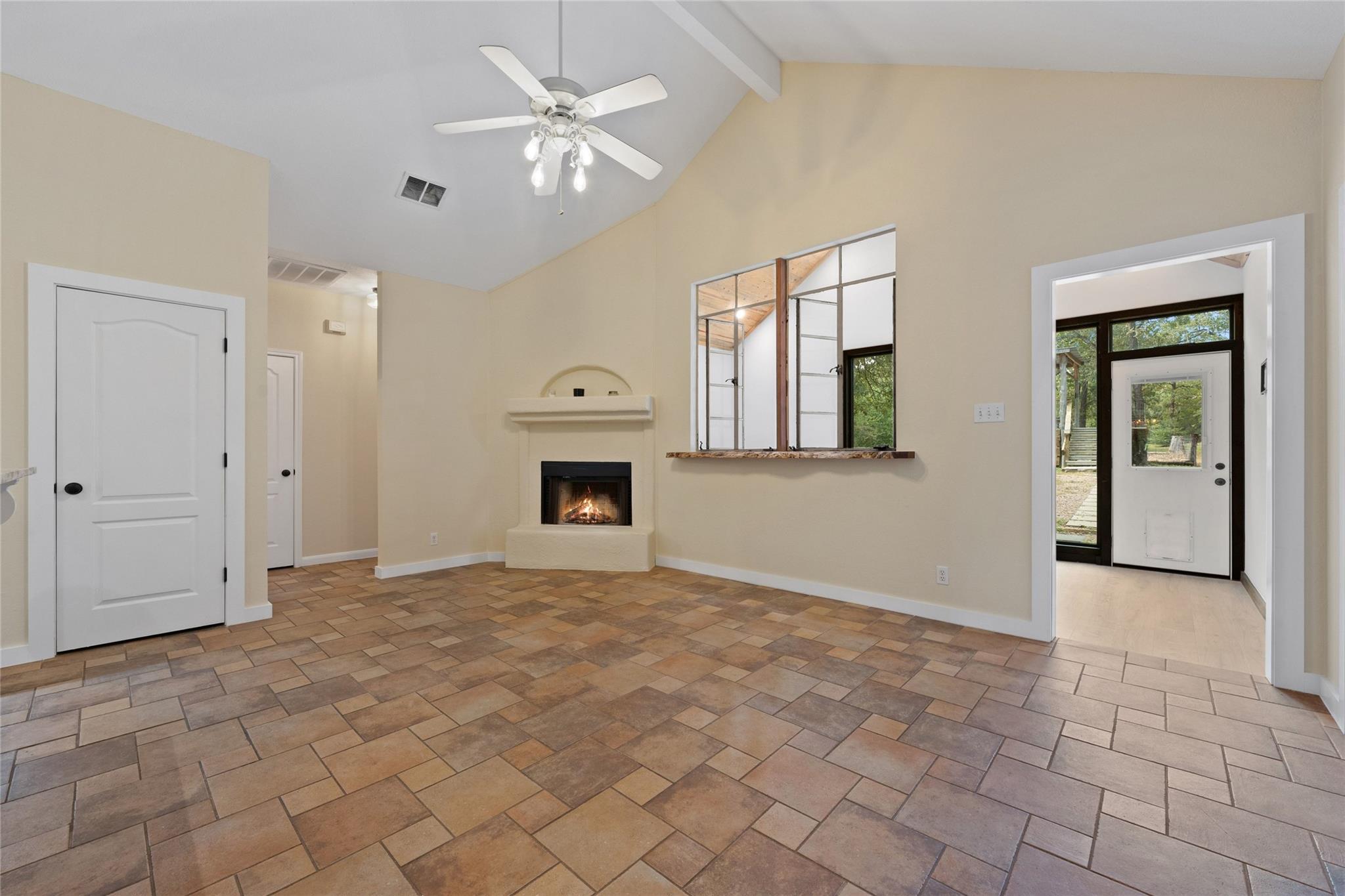275 W Oak Loop Property Photo 5