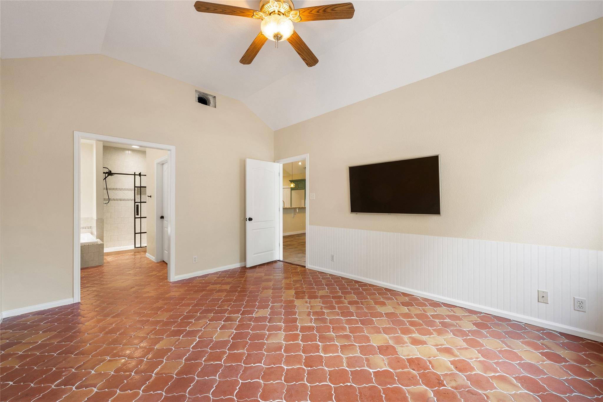 275 W Oak Loop Property Photo 8