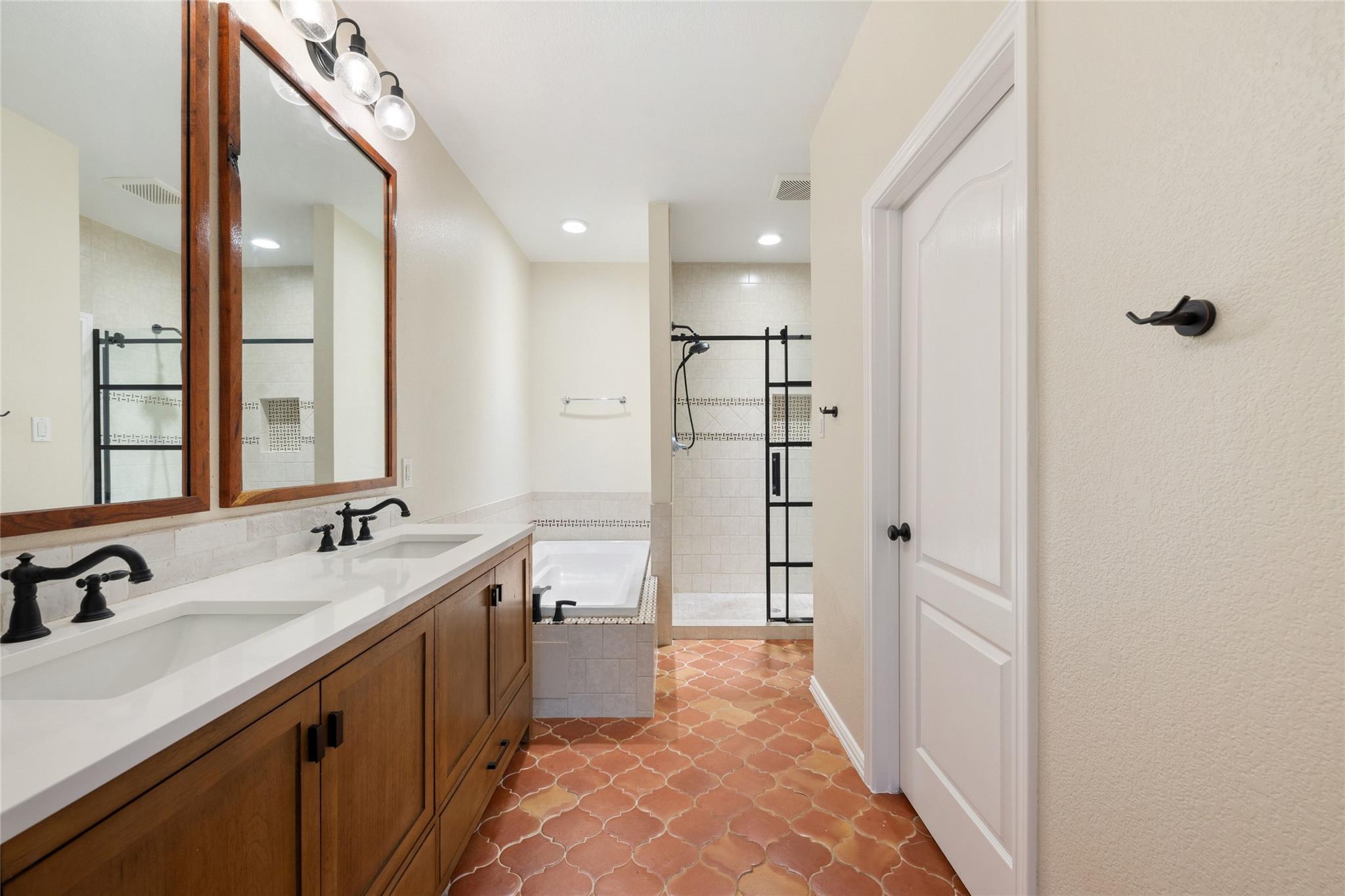 275 W Oak Loop Property Photo 9