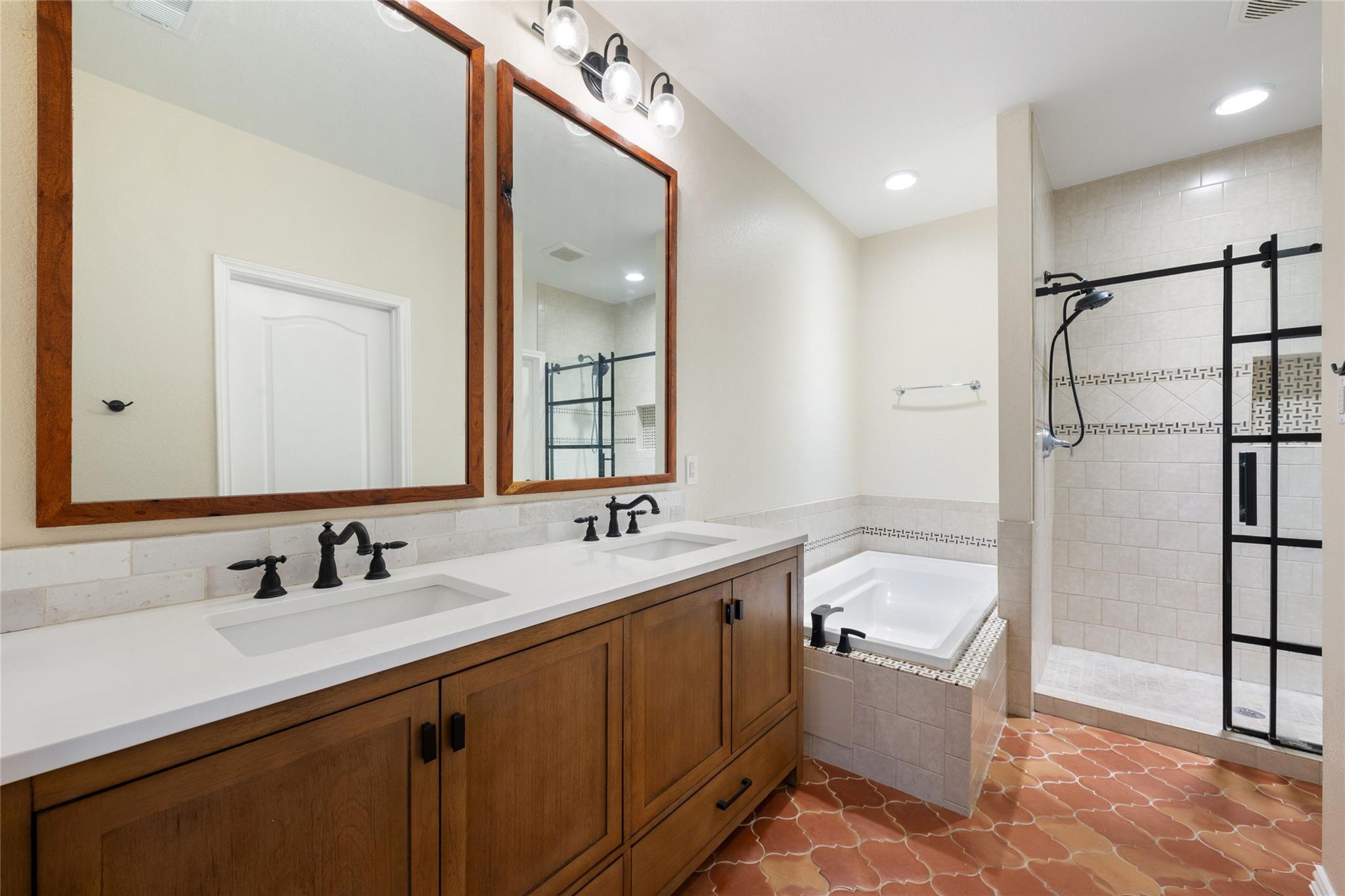275 W Oak Loop Property Photo 10
