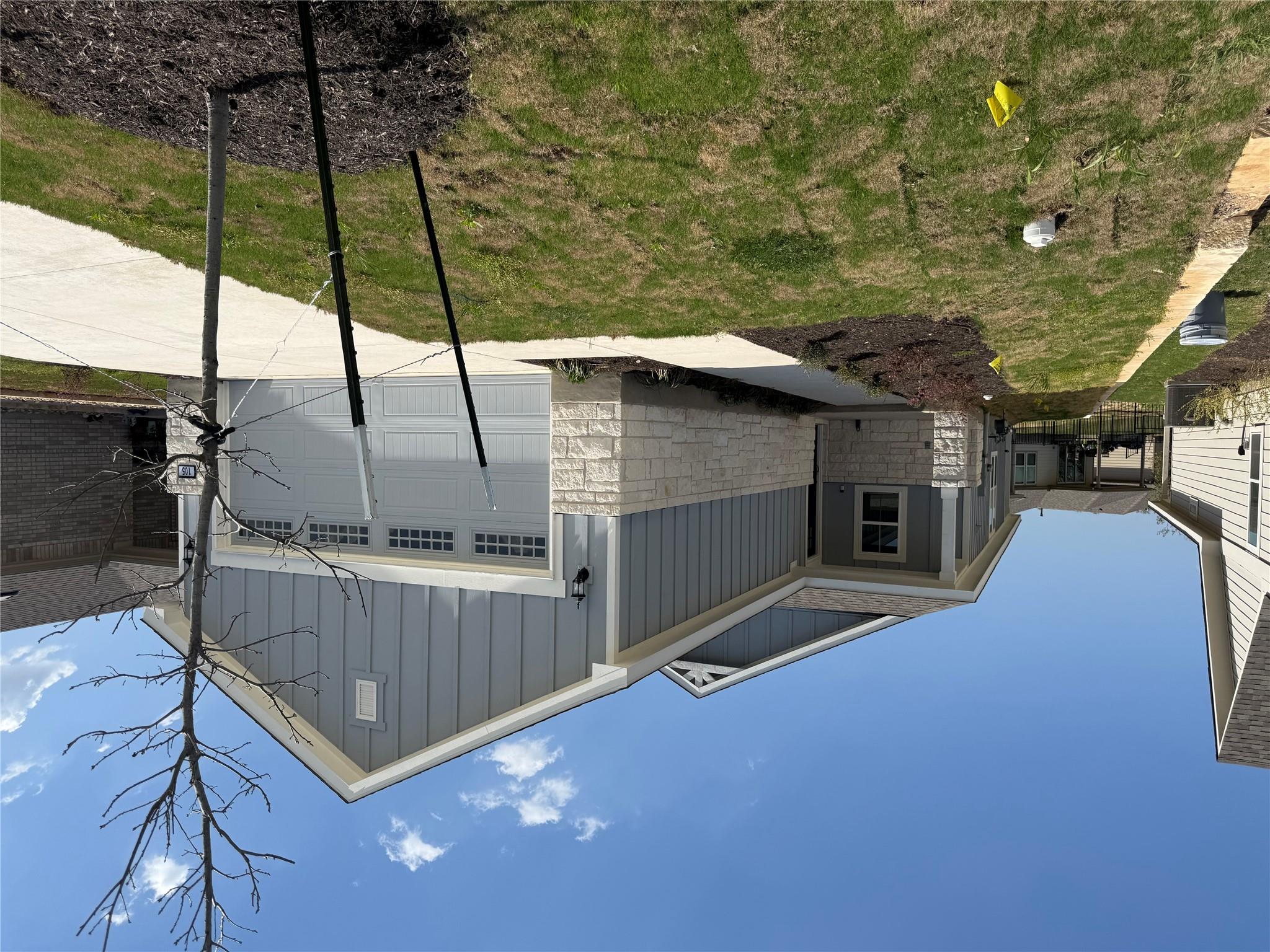 105 Livewater Ln Property Photo 1