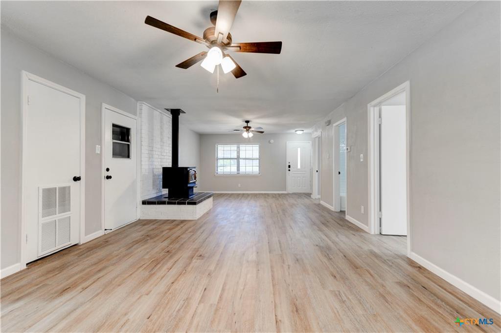 1228 Chippendale Dr Property Photo 3