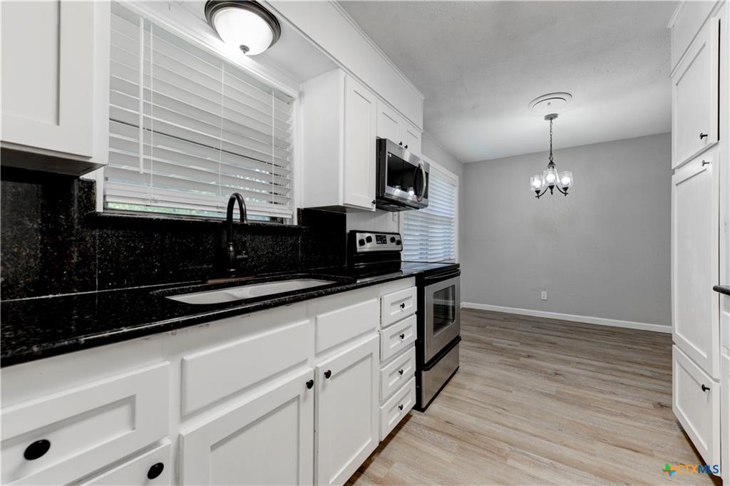 1228 Chippendale Dr Property Photo 10