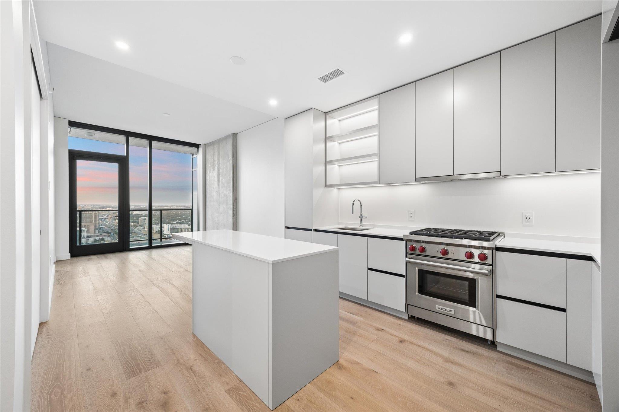 610 Davis St #3806 Property Photo 1