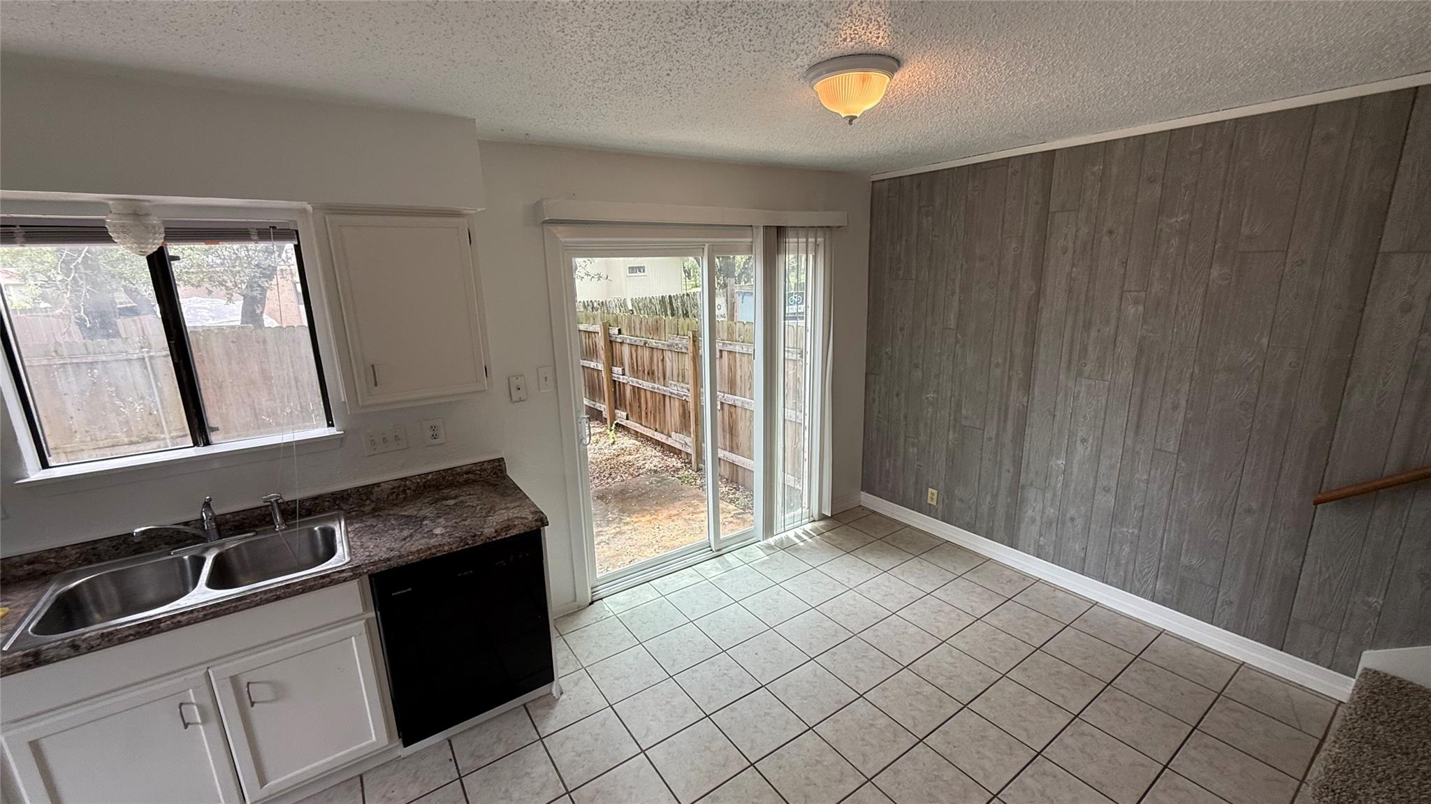 9019 Sawtooth Ln #a Property Photo 2