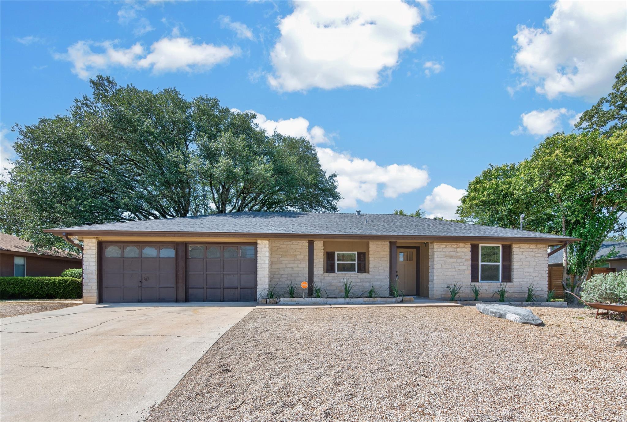 503 Lakeway Dr Property Photo 1