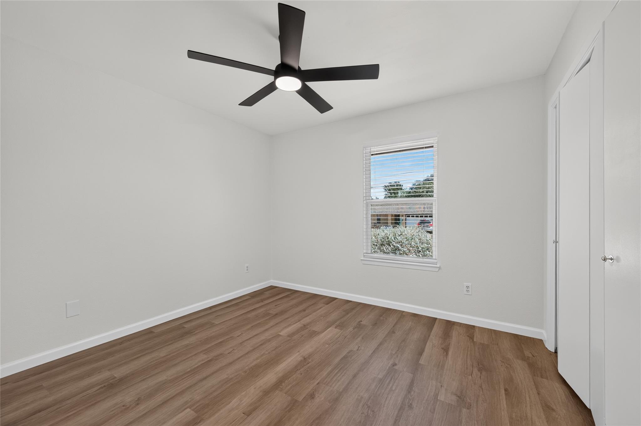 503 Lakeway Dr Property Photo 10