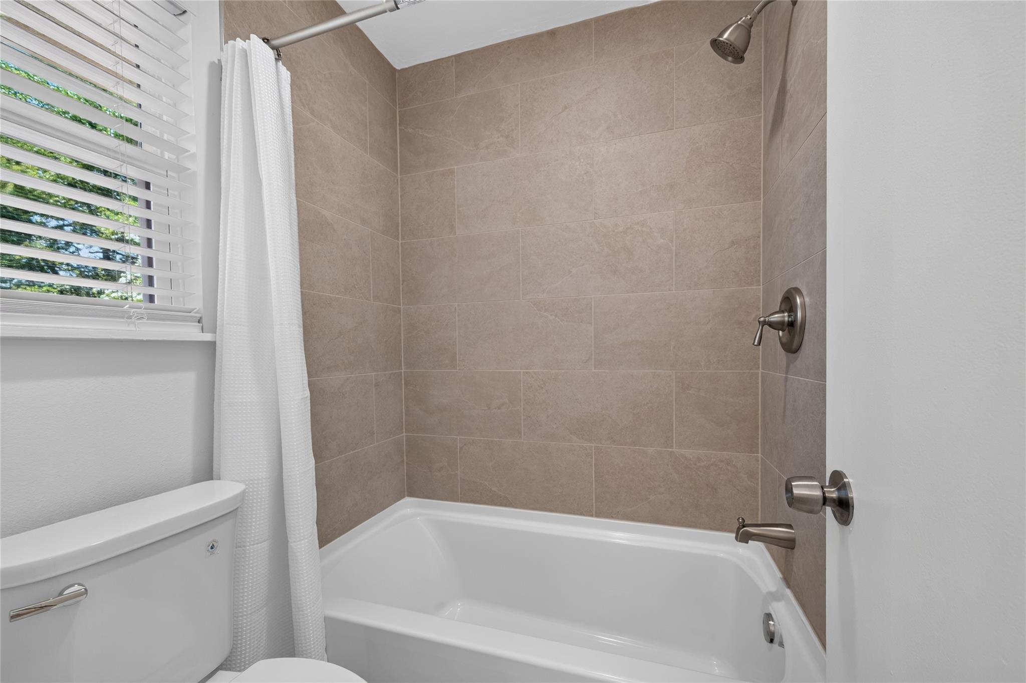 503 Lakeway Dr Property Photo 15