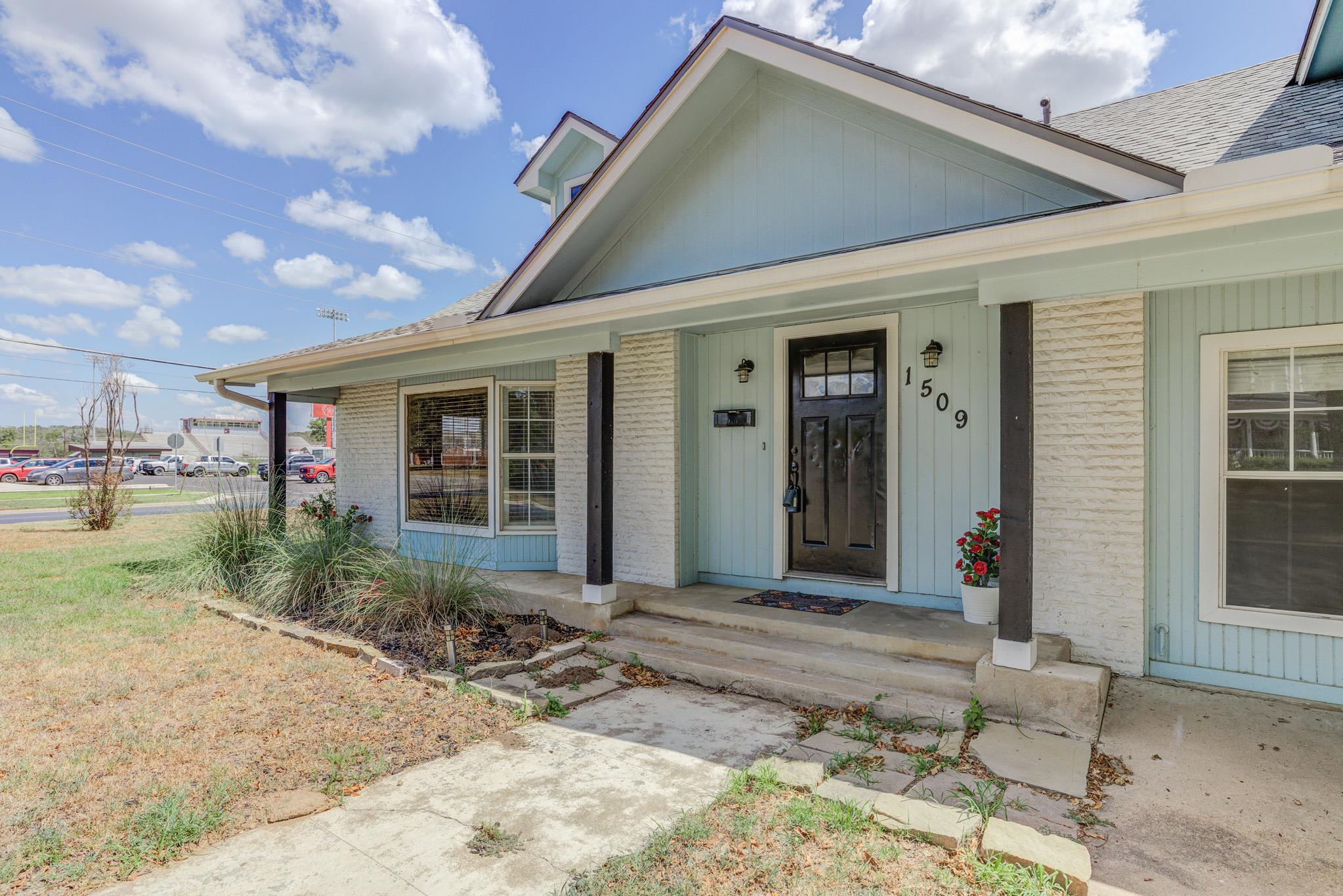 1509 Hill St Property Photo 2