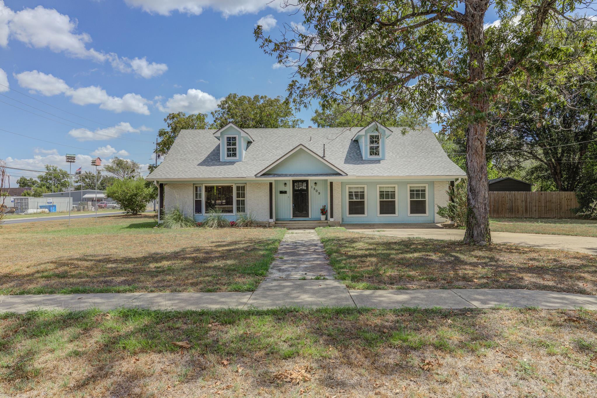 1509 Hill St Property Photo 3