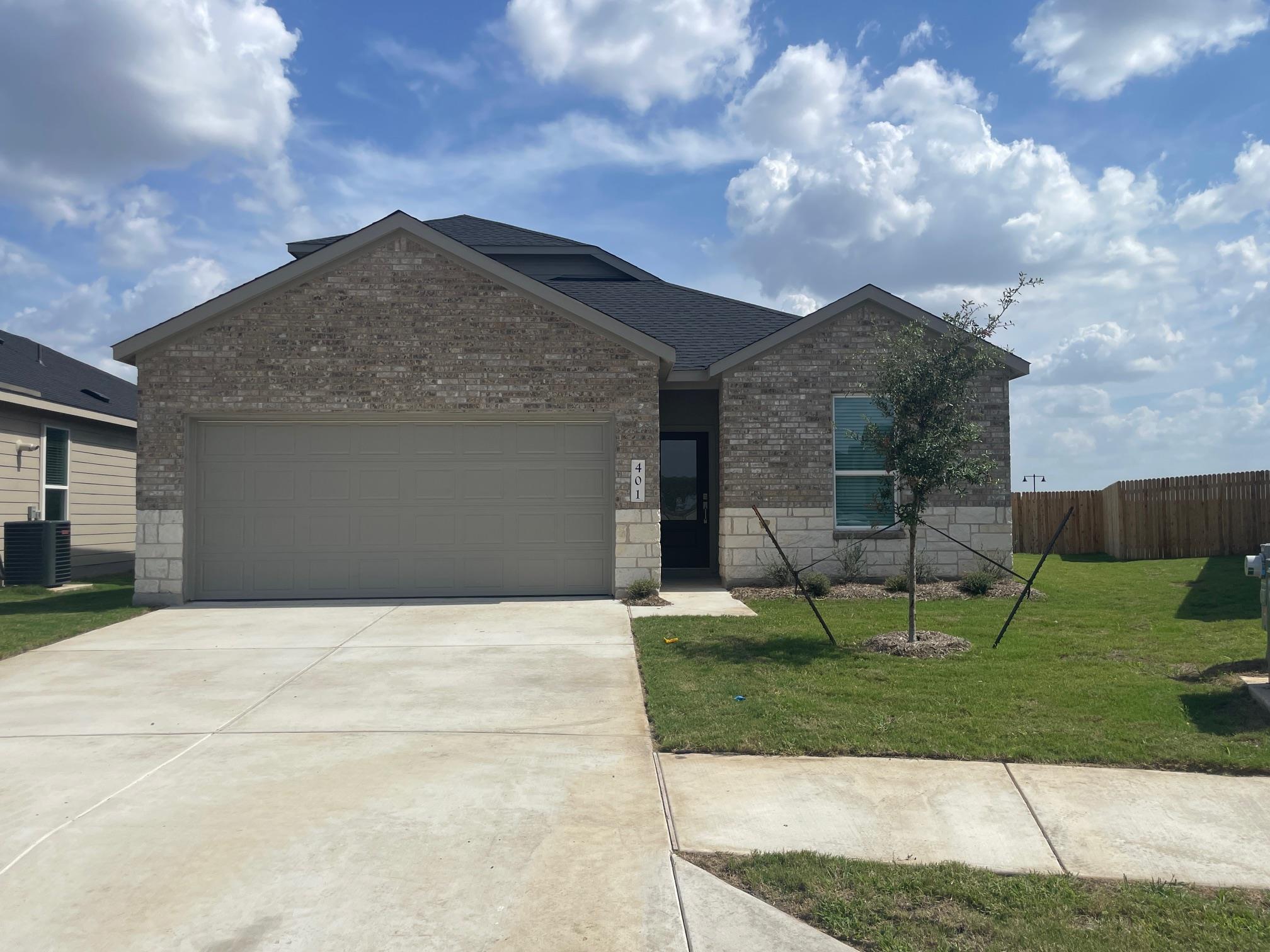401 Sormonne Loop Property Photo 1