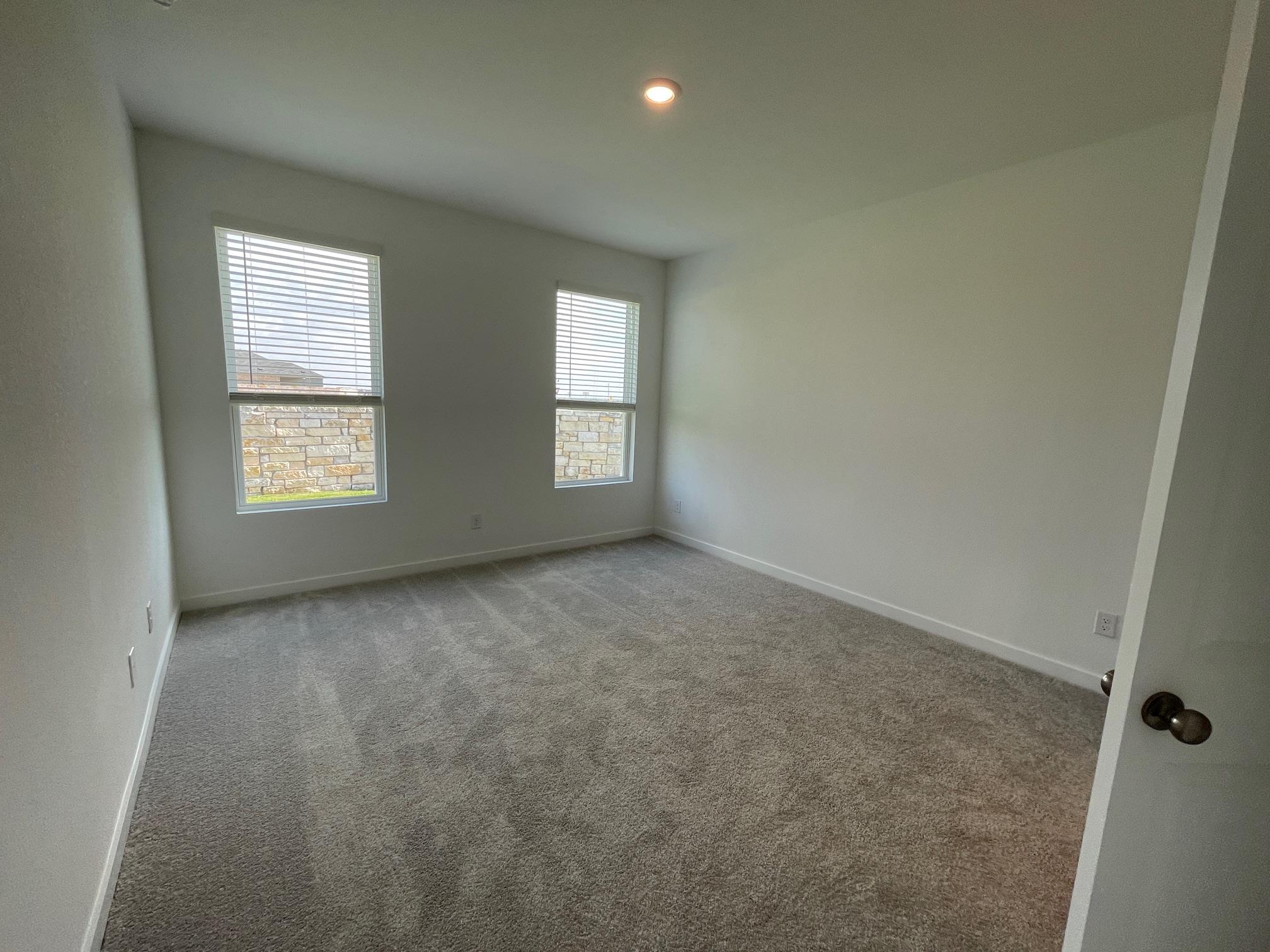 401 Sormonne Loop Property Photo 4