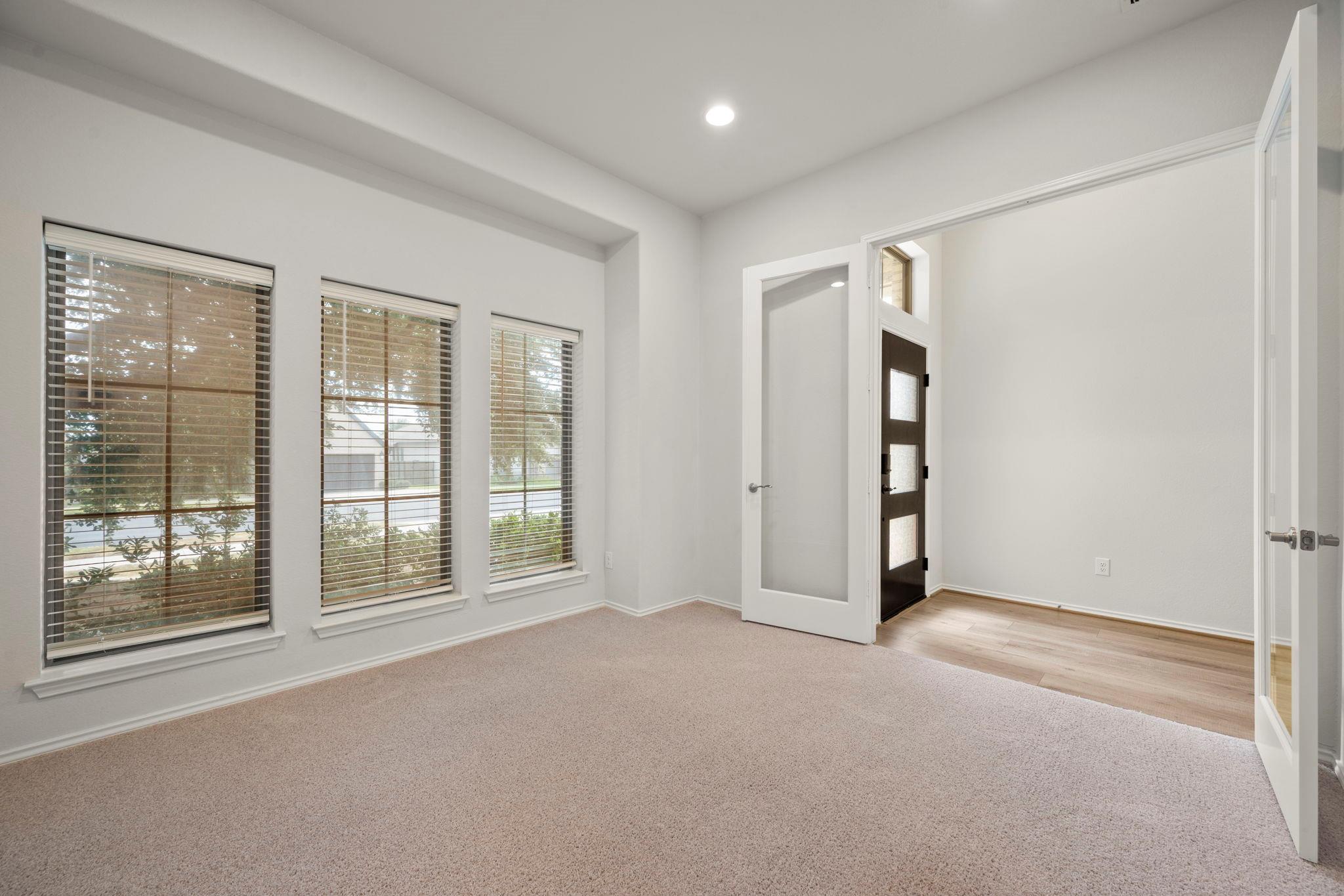 1113 Round Mountain Pass Property Photo 4