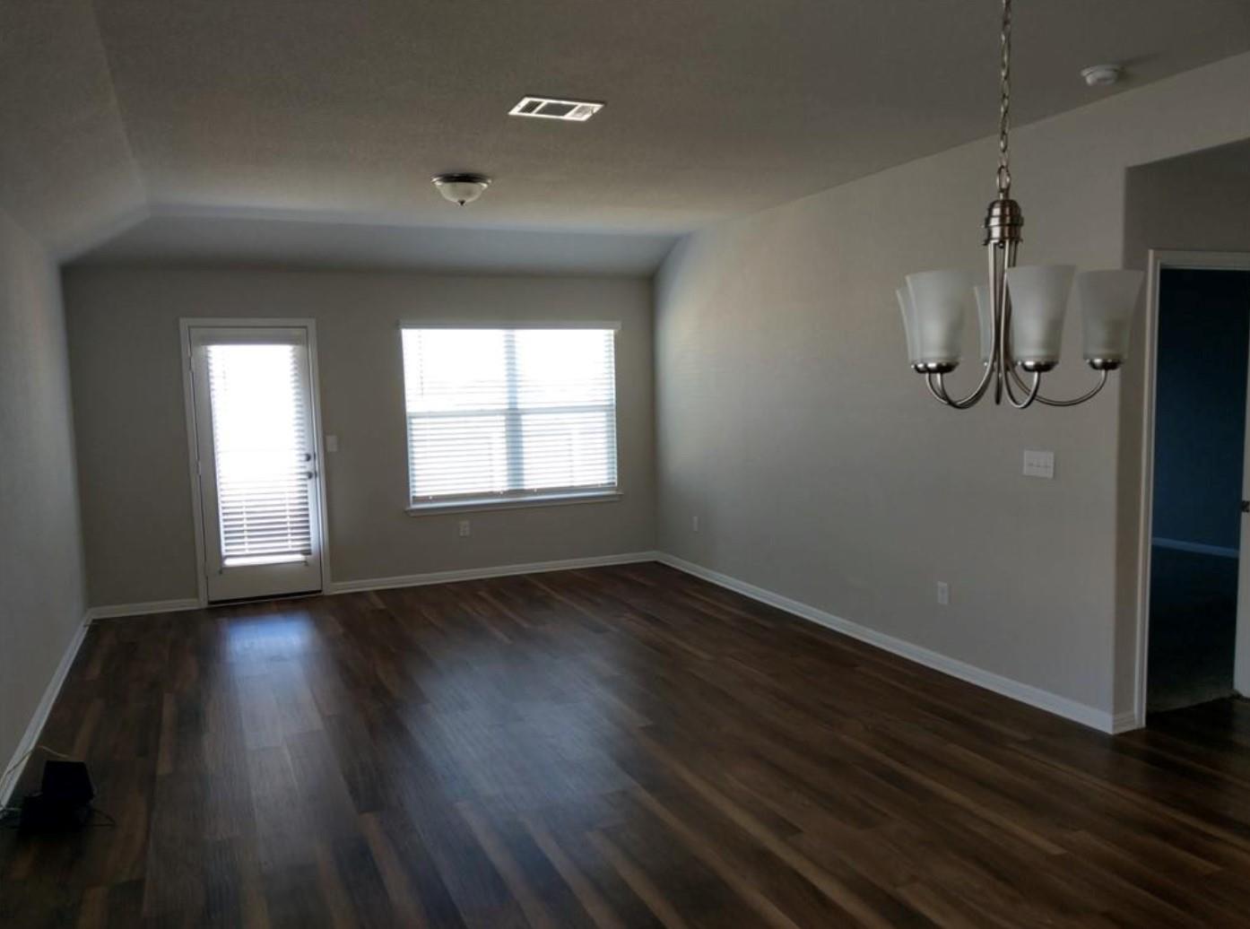 109 Schuster Ct Property Photo 4