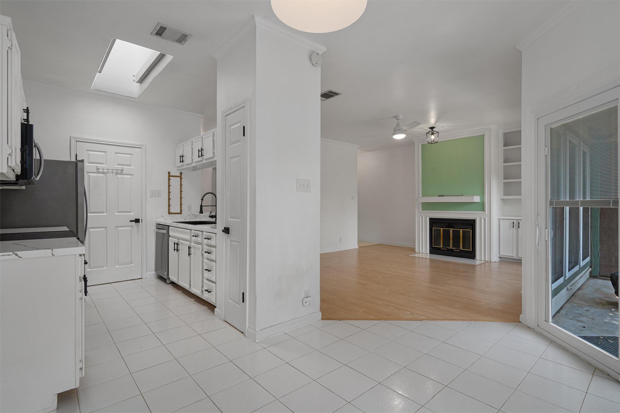 6501 Columbia Oaks Ct #10 Property Photo 9