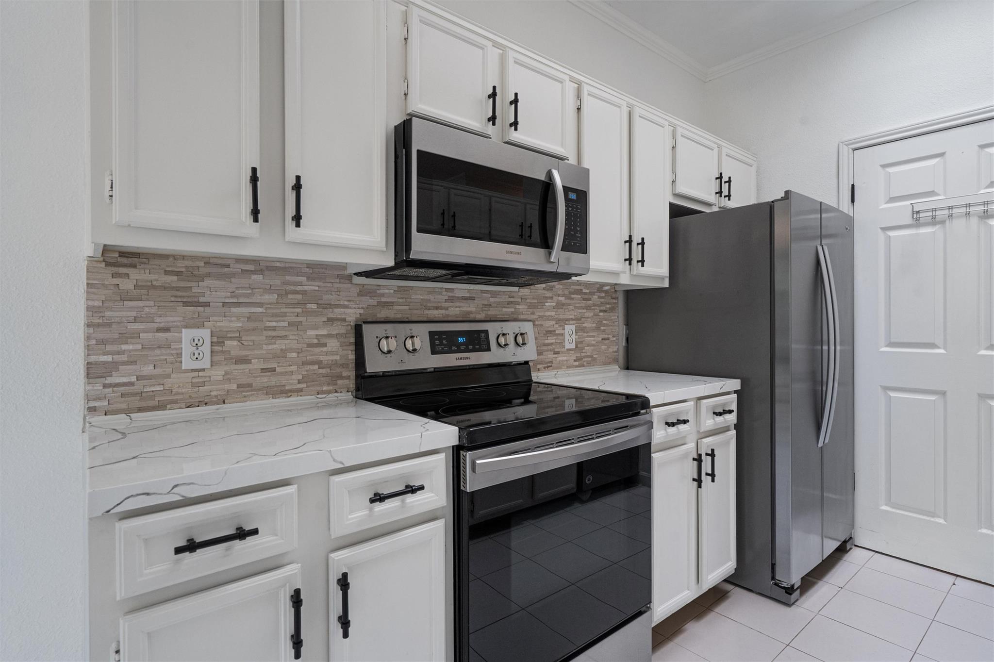 6501 Columbia Oaks Ct #10 Property Photo 11