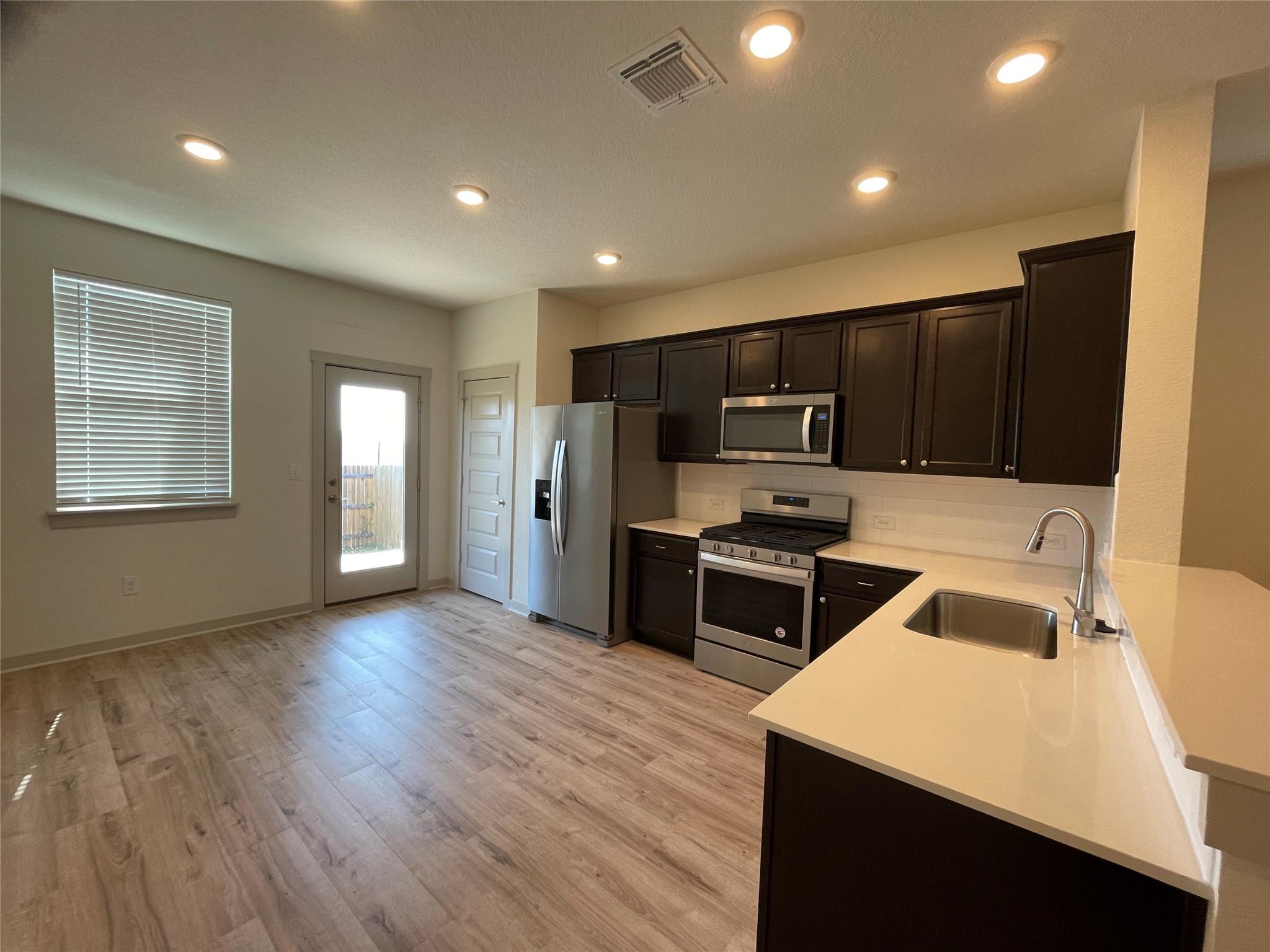 10713 Meris Ln Property Photo 6