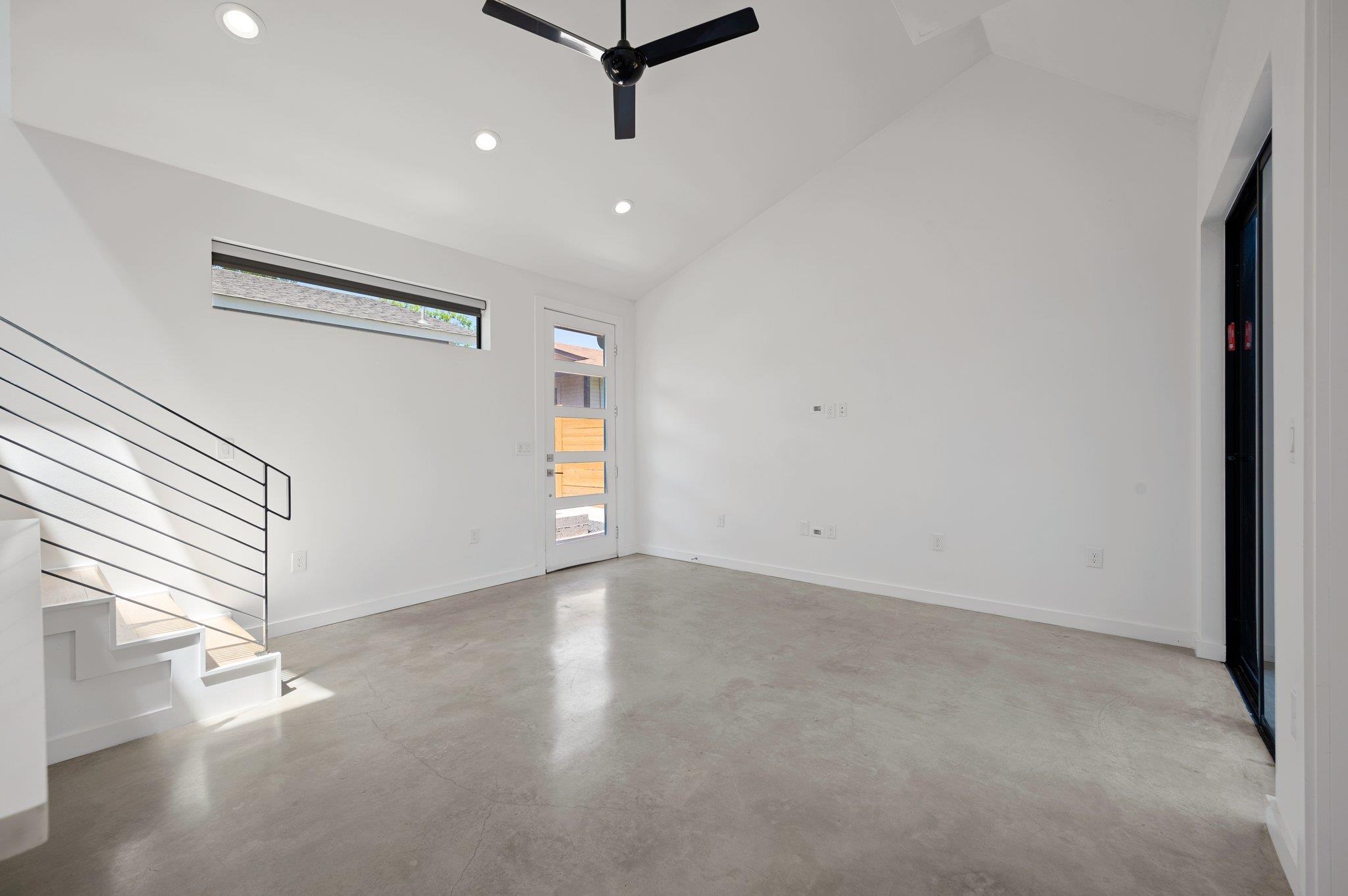 1111 Lawson Ln Property Photo 5