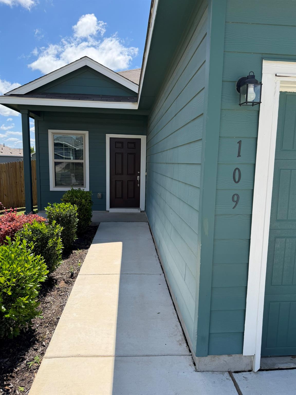 109 High Hill Cv Property Photo 2